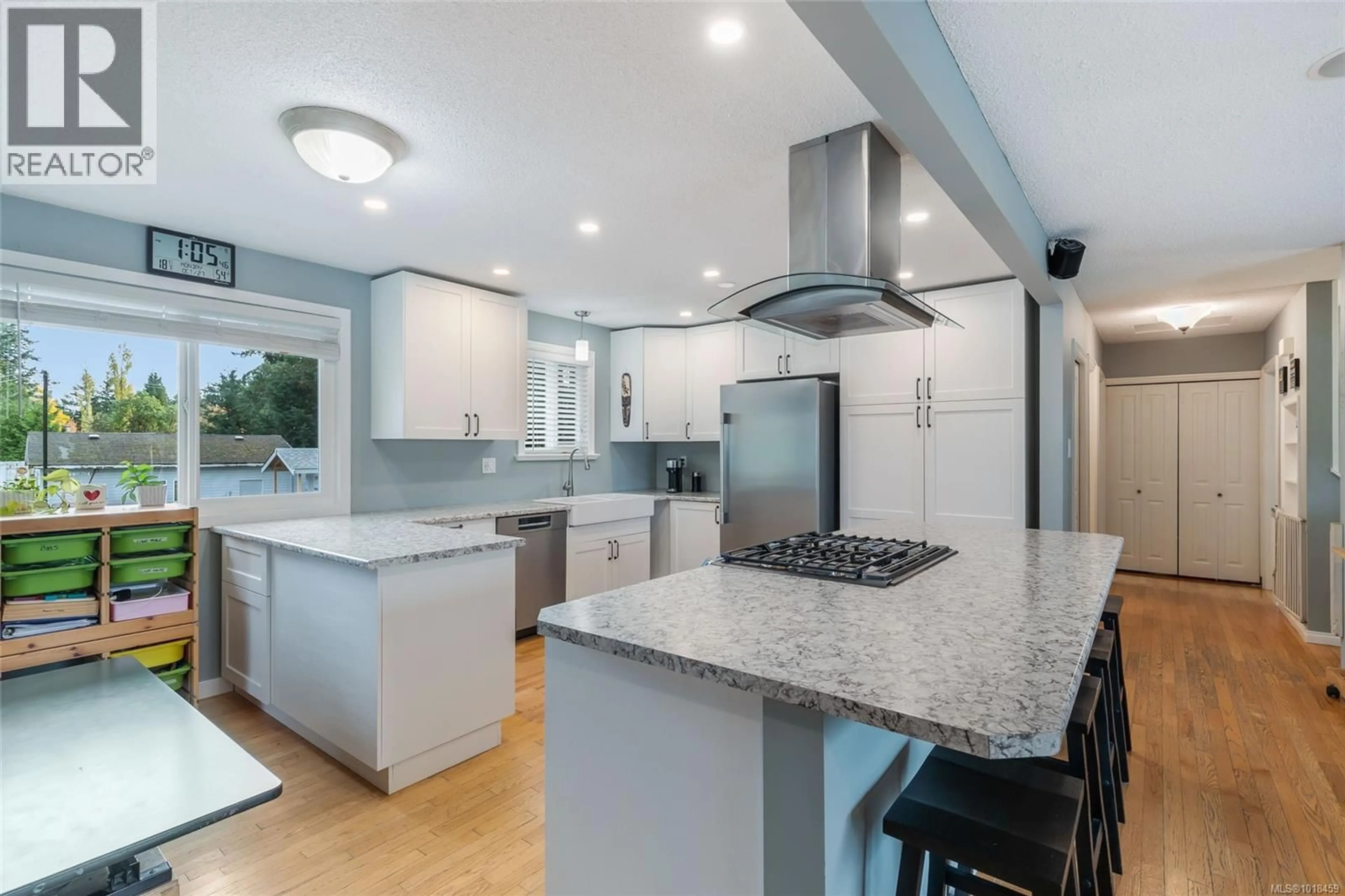 Contemporary kitchen, ceramic/tile floor for 5523 FERNANDEZ PLACE, Nanaimo British Columbia V9T2N1