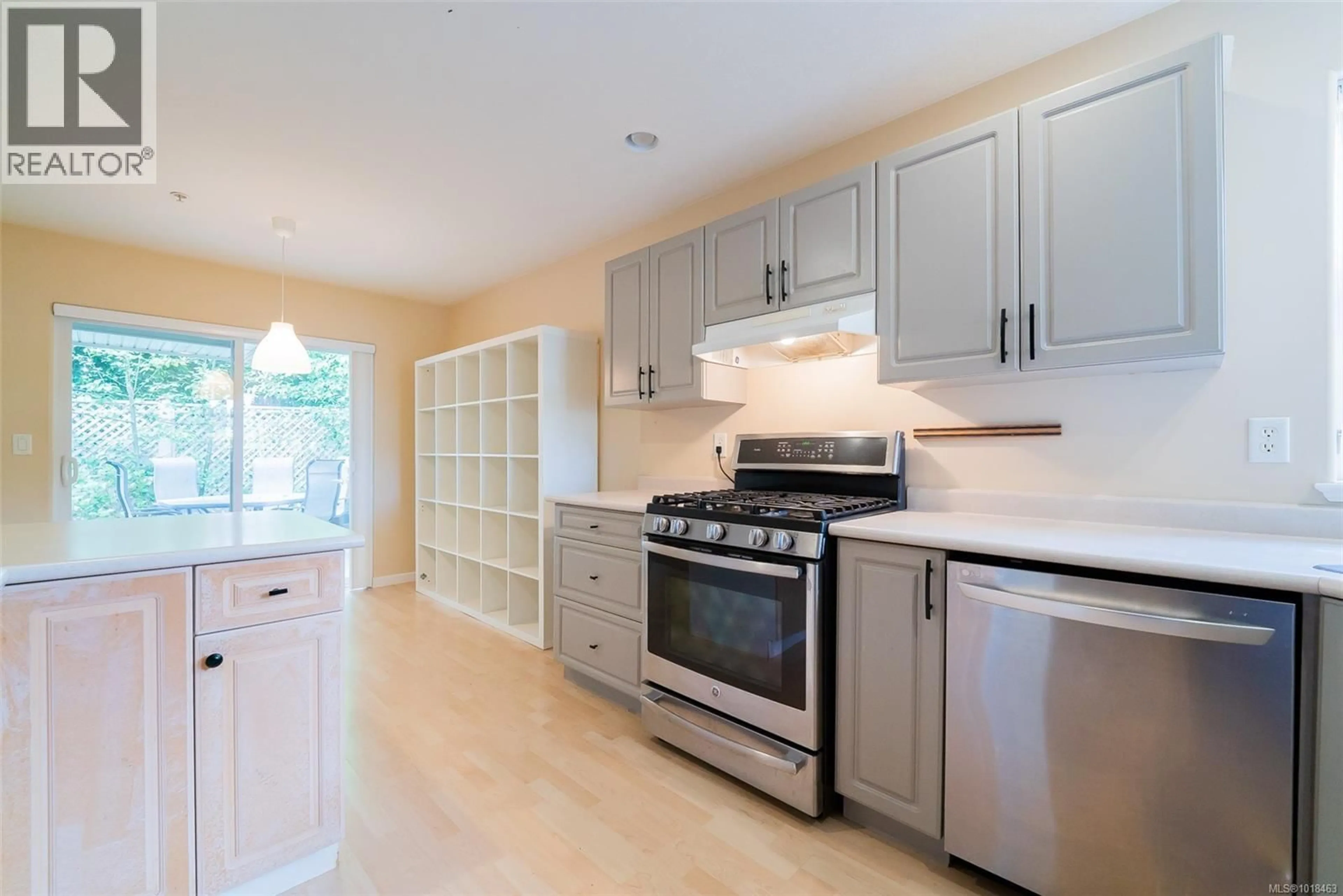 Open concept kitchen, ceramic/tile floor for 6166 DELRAY PLACE, Nanaimo British Columbia V9V1V1