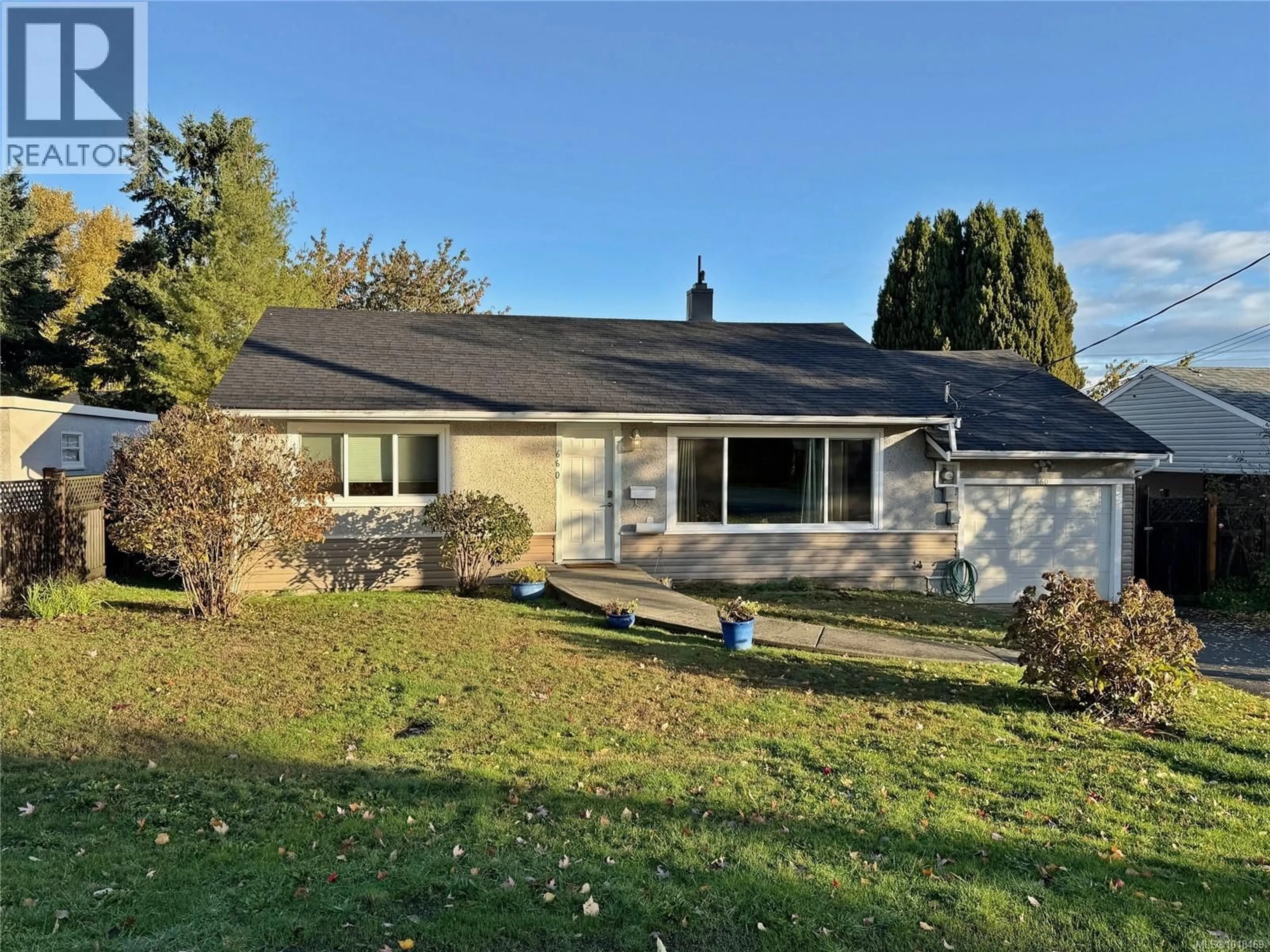 Home with vinyl exterior material, street for 660 CHELSEA STREET, Nanaimo British Columbia V9S1Y1