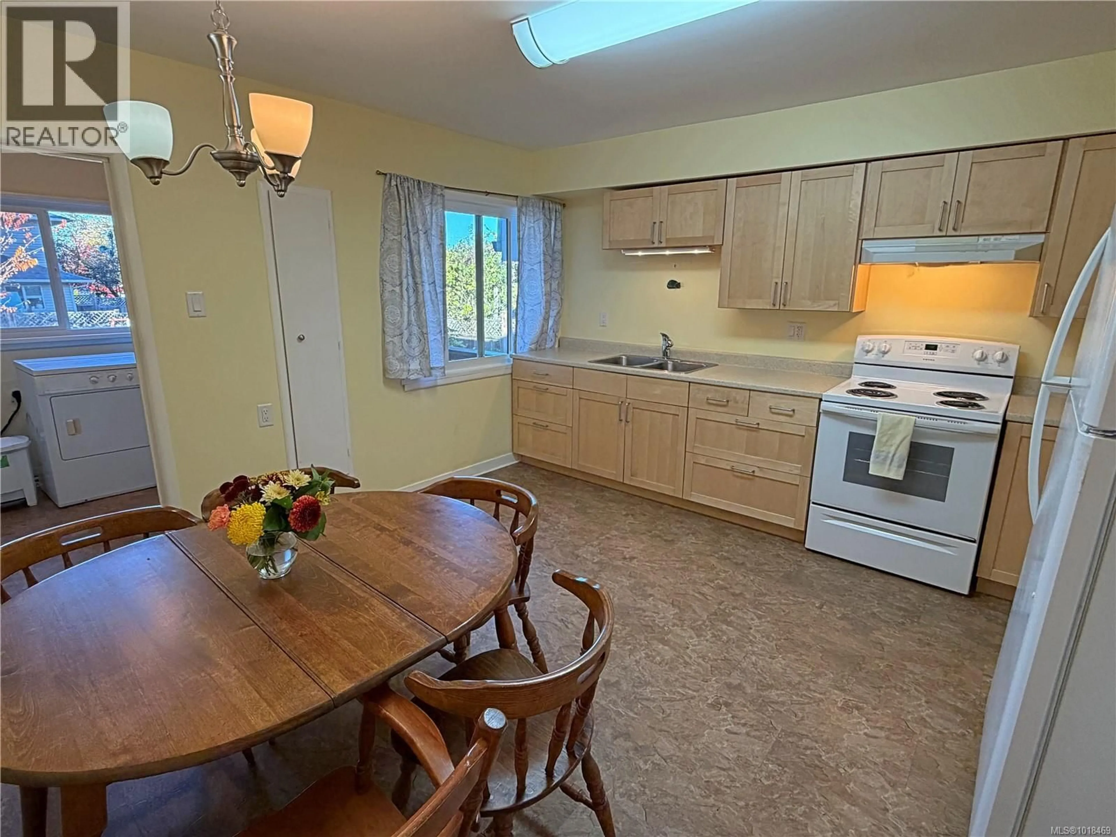 Standard kitchen, unknown for 660 CHELSEA STREET, Nanaimo British Columbia V9S1Y1