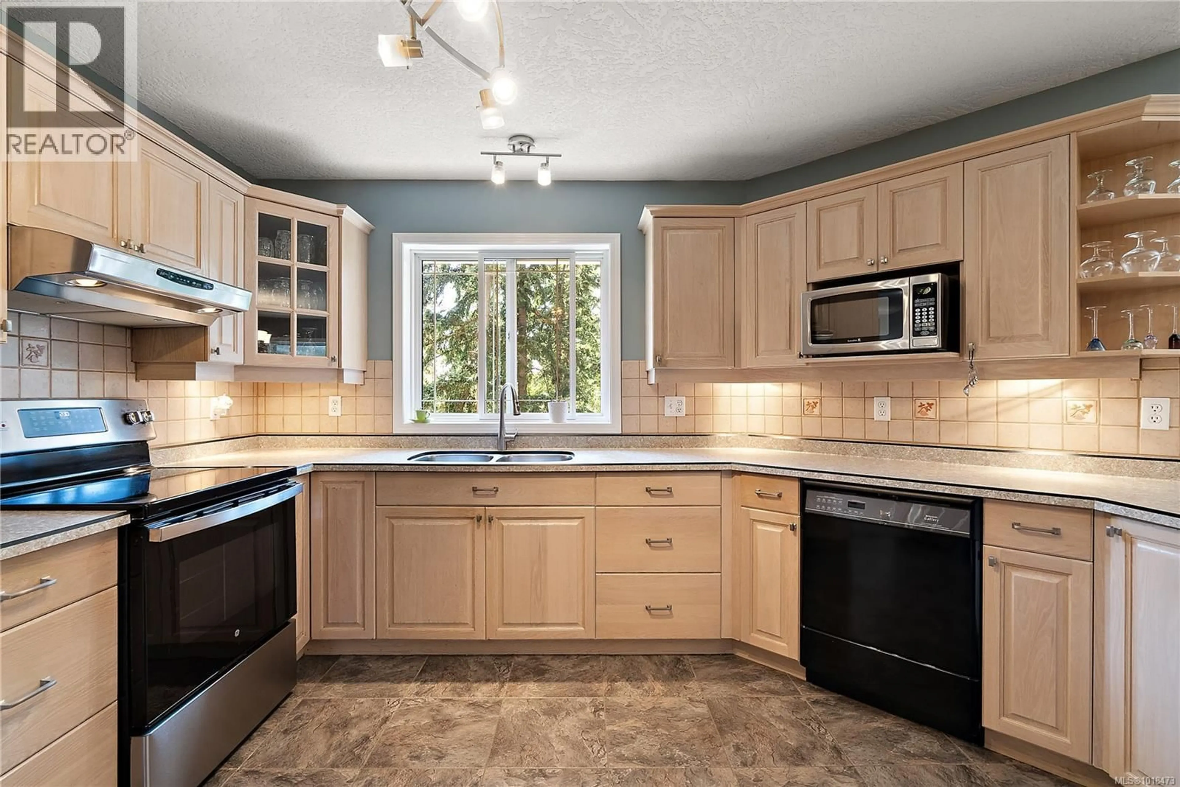 Standard kitchen, ceramic/tile floor for 2250 TRYON ROAD, North Saanich British Columbia V8L5H7