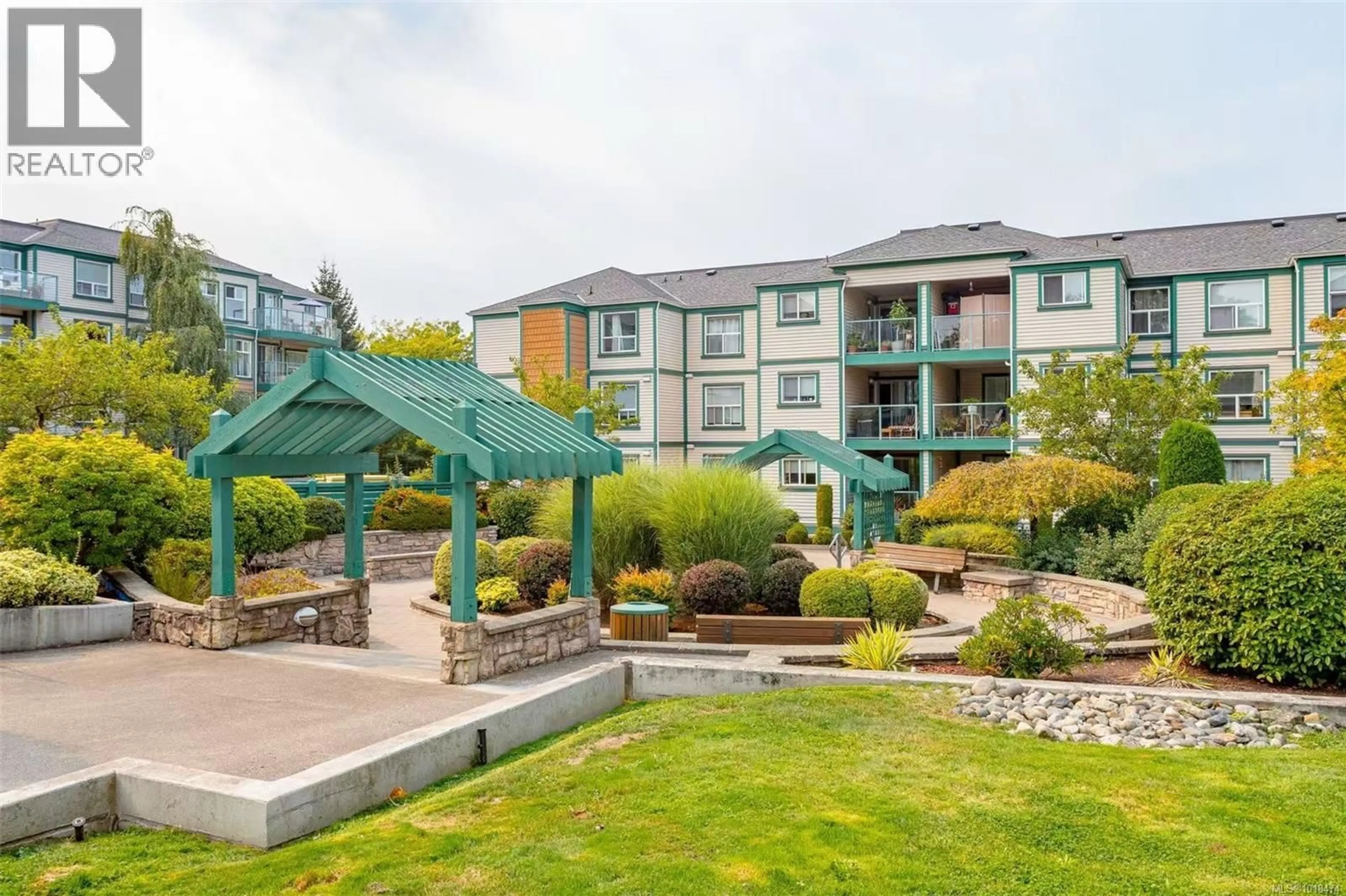 Patio, water/lake/river/ocean view for 309 - 898 VERNON AVENUE, Saanich British Columbia V8X2W6