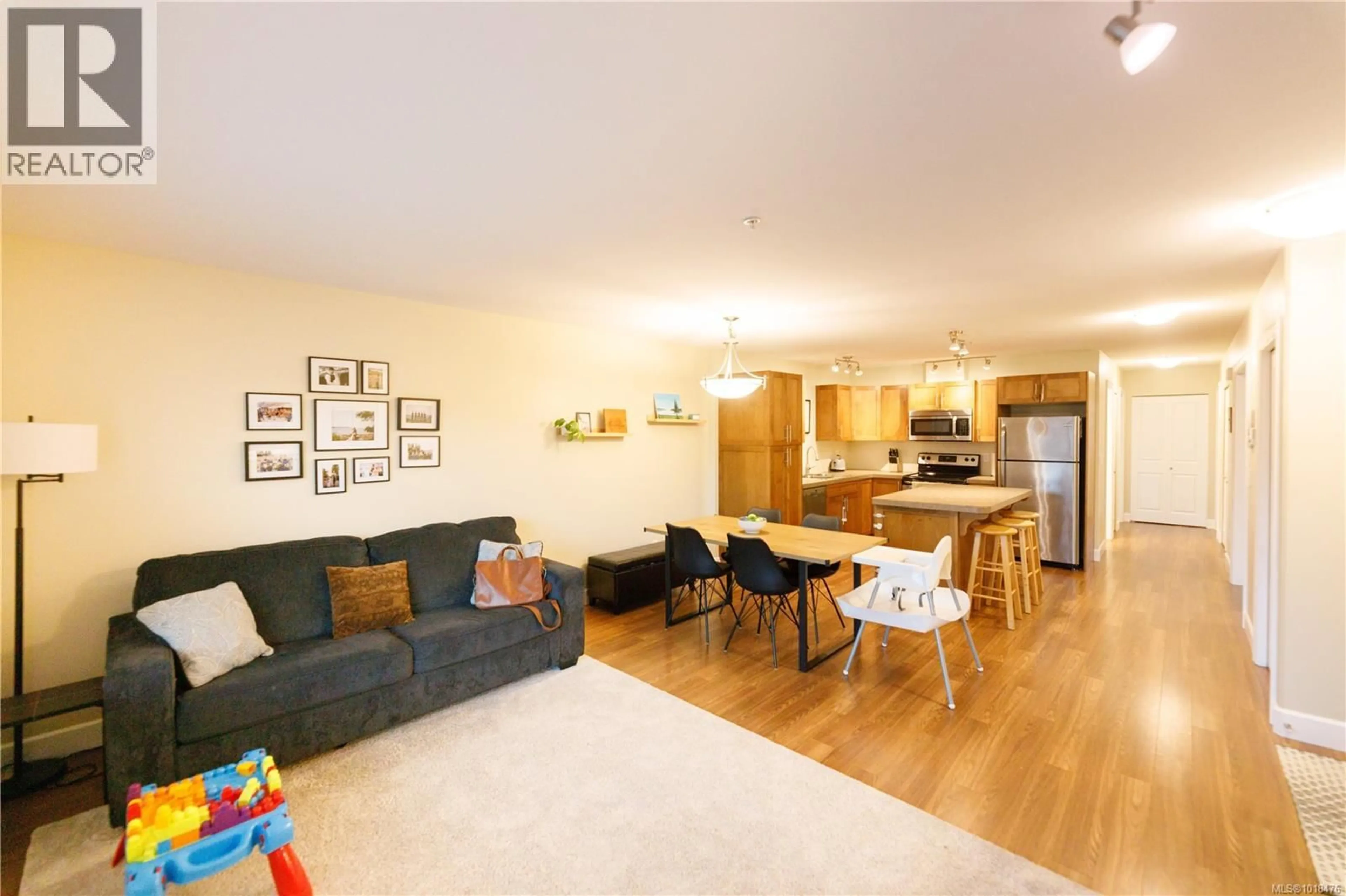 Living room with furniture, wood/laminate floor for 202 - 4460 HEDGESTONE PLACE, Nanaimo British Columbia V9T0E6