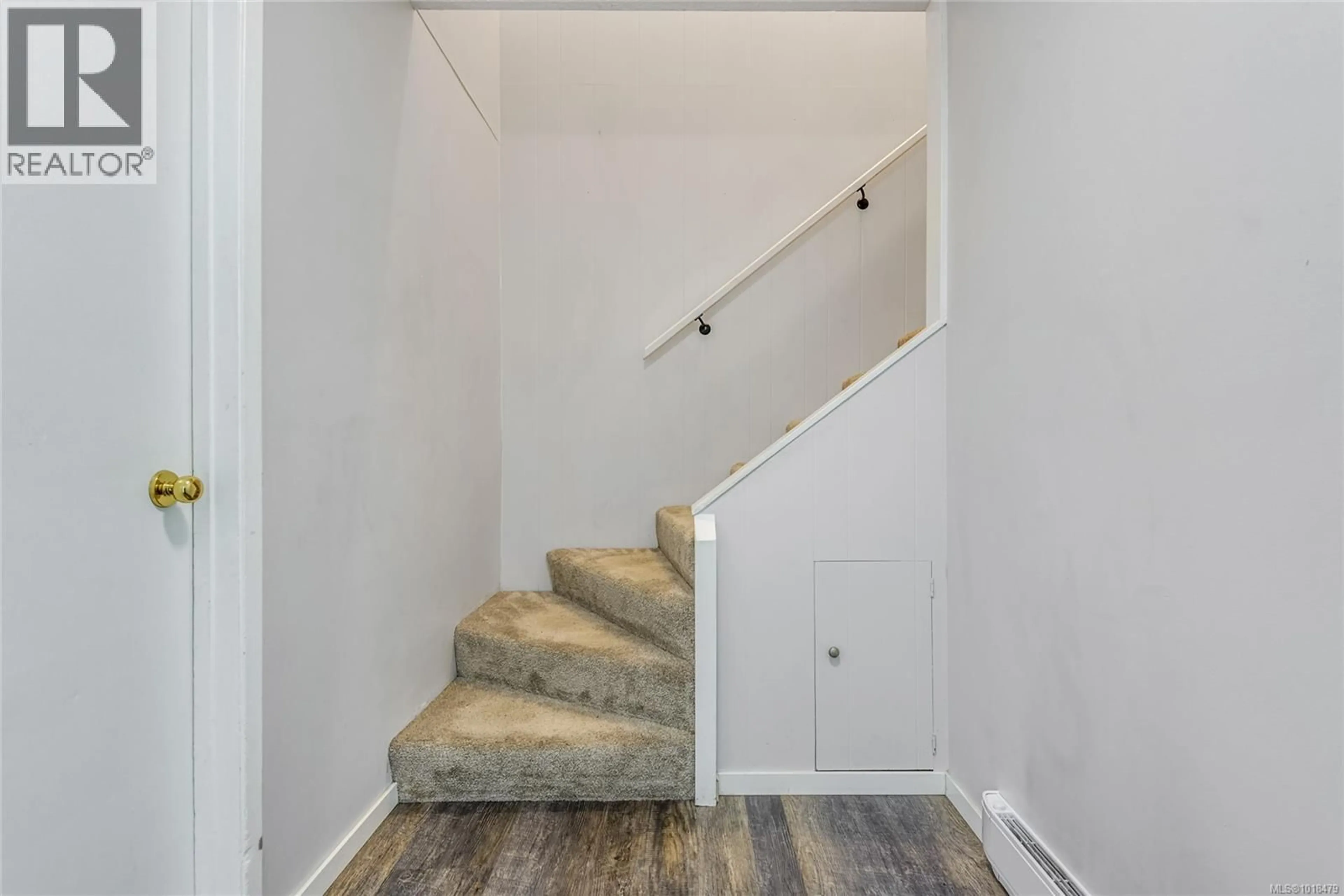 Stairs for 401 CEDAR STREET, Campbell River British Columbia V9W2V4