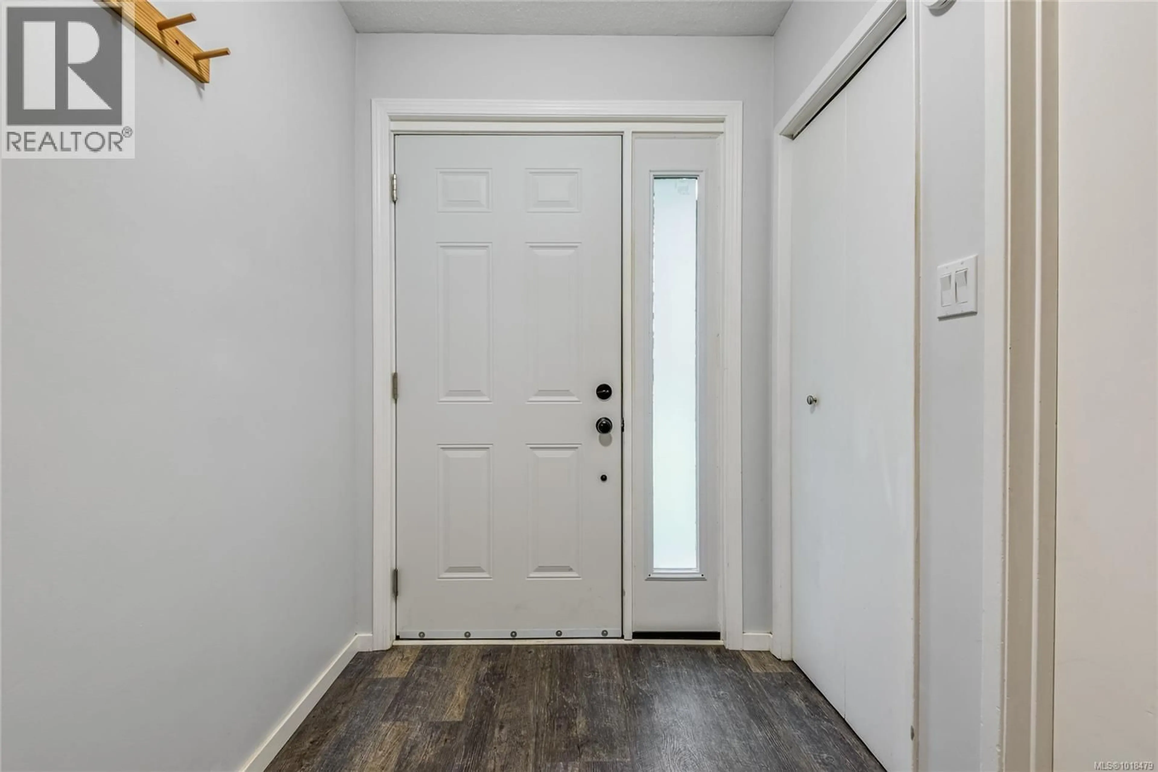 Indoor entryway for 401 CEDAR STREET, Campbell River British Columbia V9W2V4