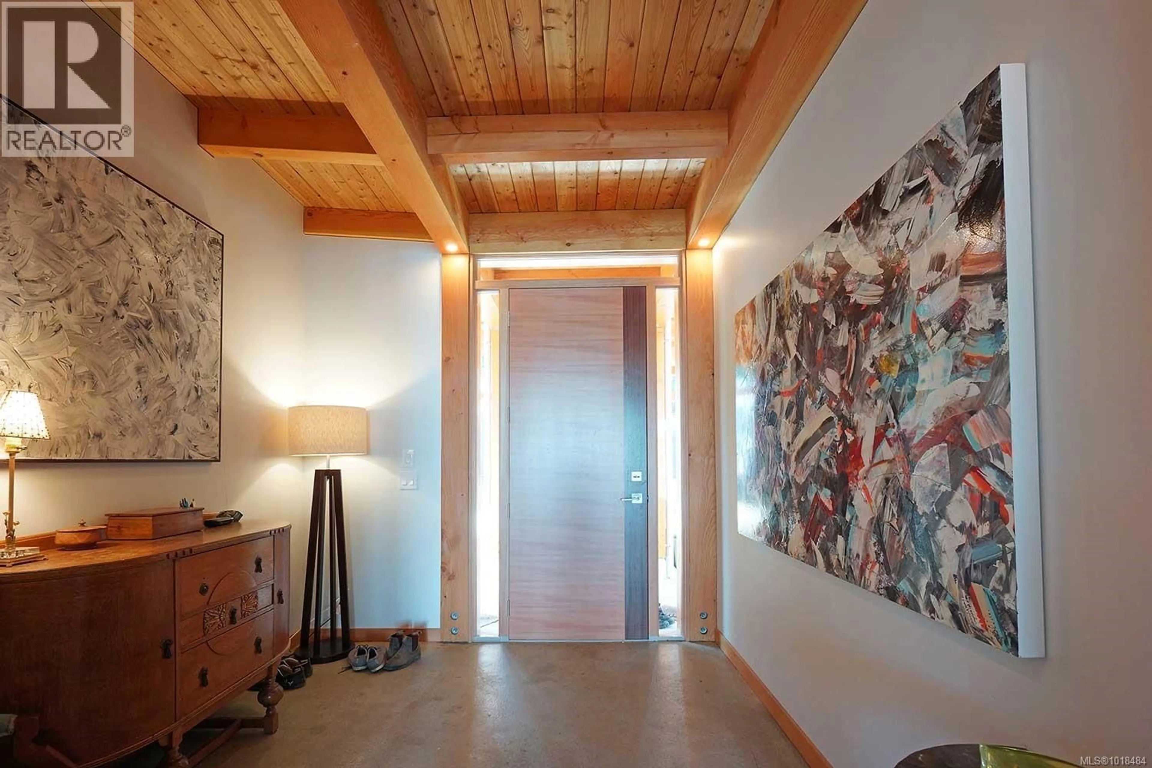 Indoor foyer for 3870 EAST ROAD, Denman Island British Columbia V0R1T0