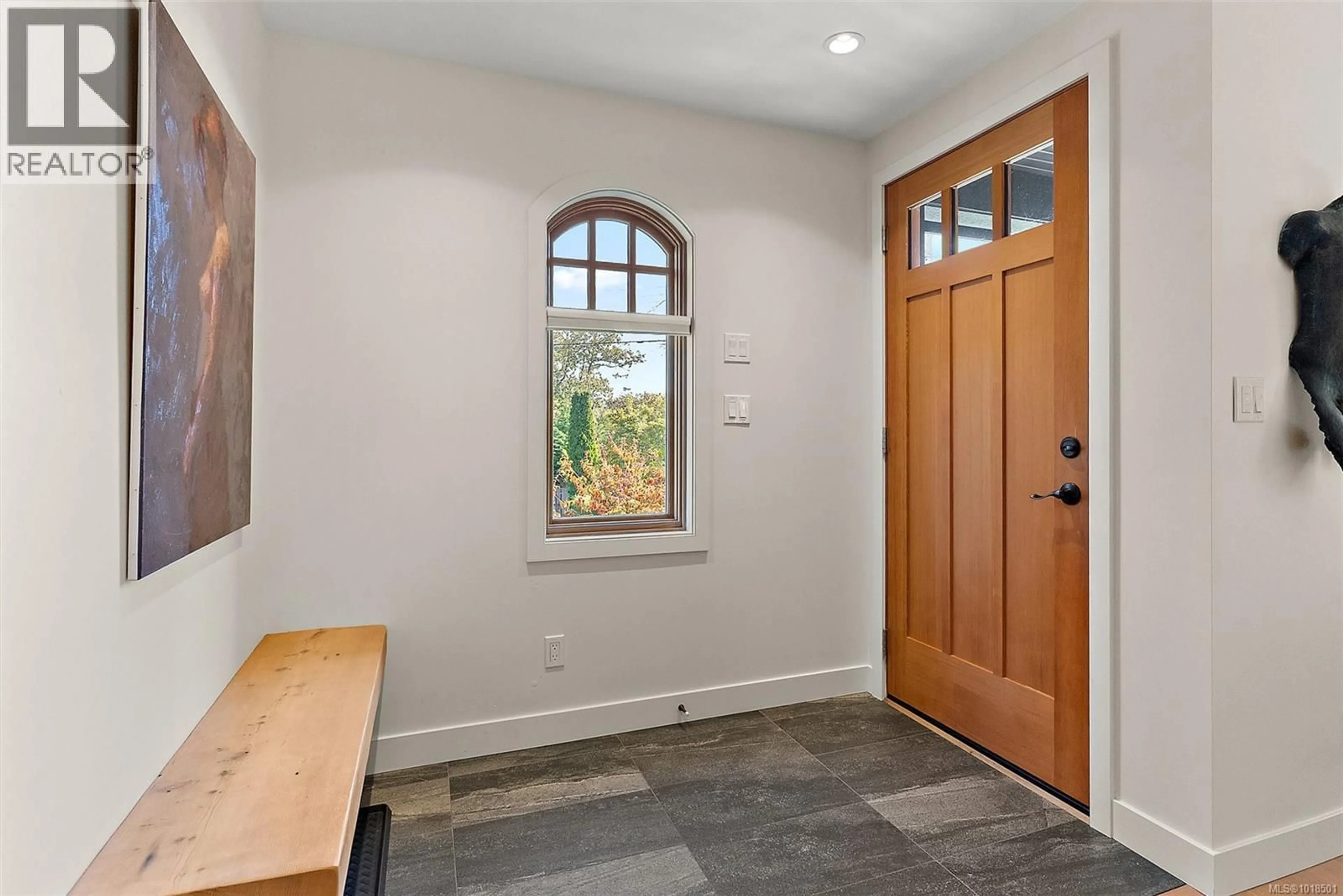 Indoor entryway for 614 MONTEREY AVENUE, Oak Bay British Columbia V8S4T9