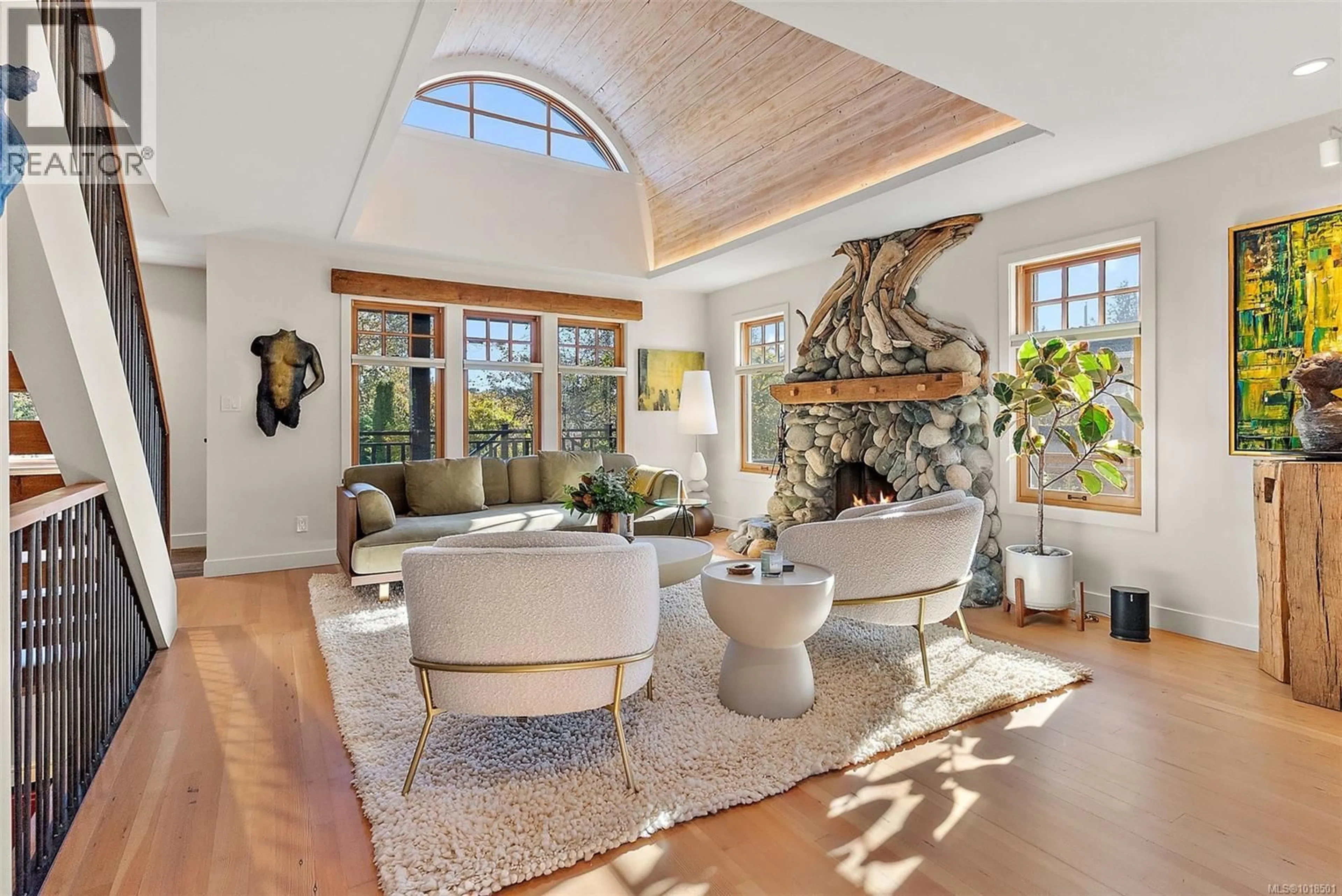 Living room with furniture, unknown for 614 MONTEREY AVENUE, Oak Bay British Columbia V8S4T9