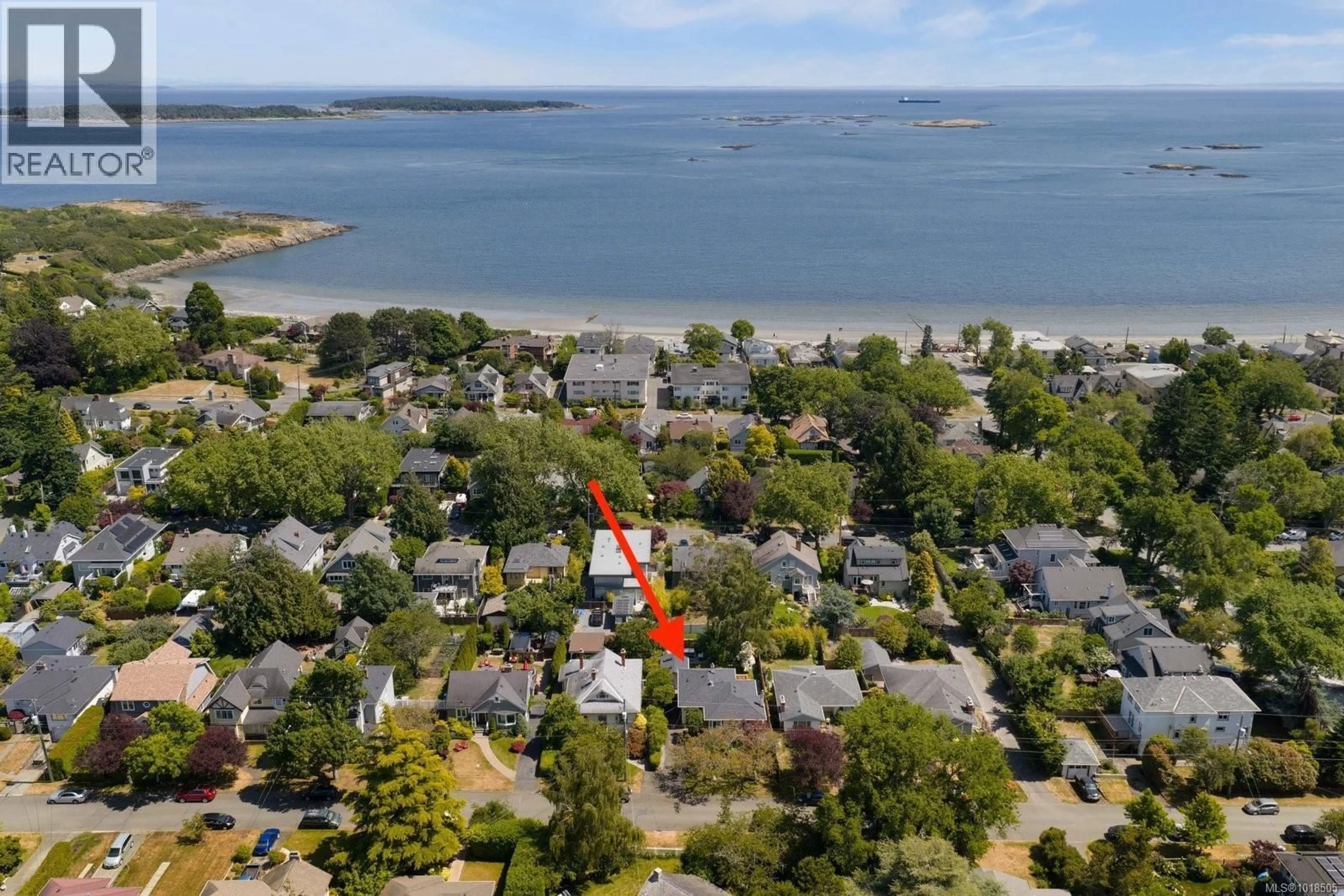 A pic from outside/outdoor area/front of a property/back of a property/a pic from drone, water/lake/river/ocean view for 2571 HERON STREET, Oak Bay British Columbia V8R5Z9