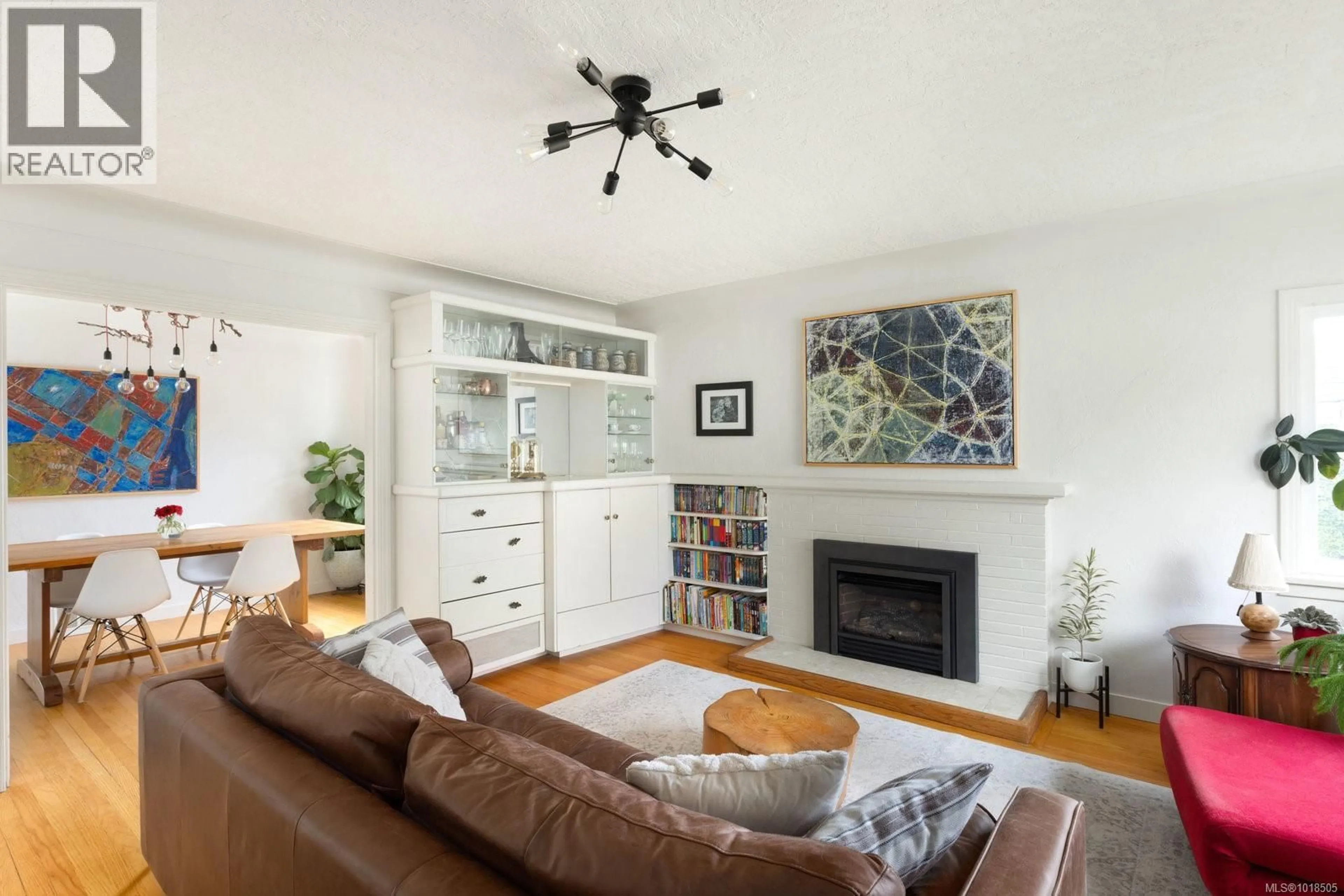 Living room with furniture, wood/laminate floor for 2571 HERON STREET, Oak Bay British Columbia V8R5Z9