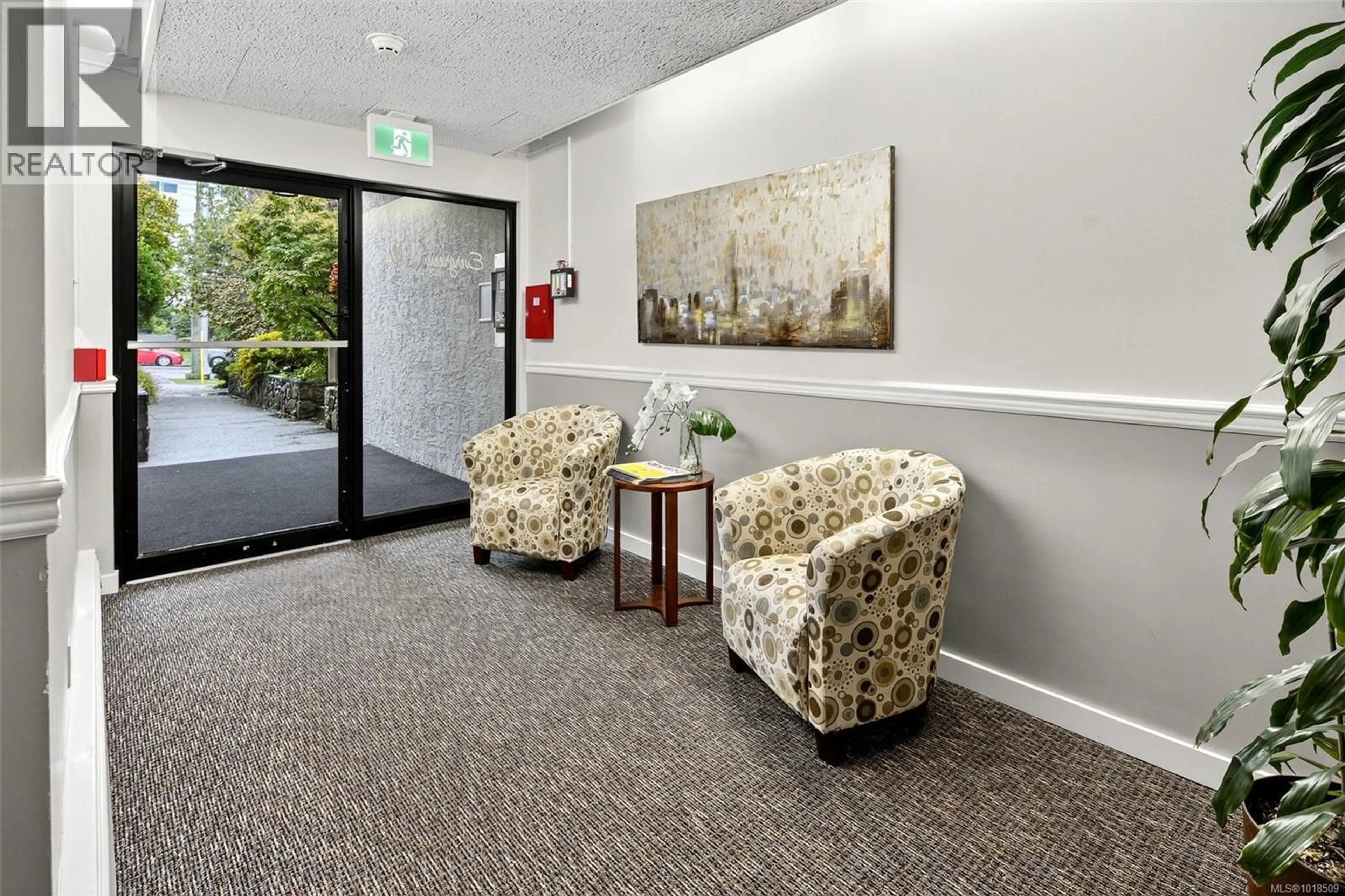 Indoor foyer for 201 - 1188 YATES STREET, Victoria British Columbia V8V3M8