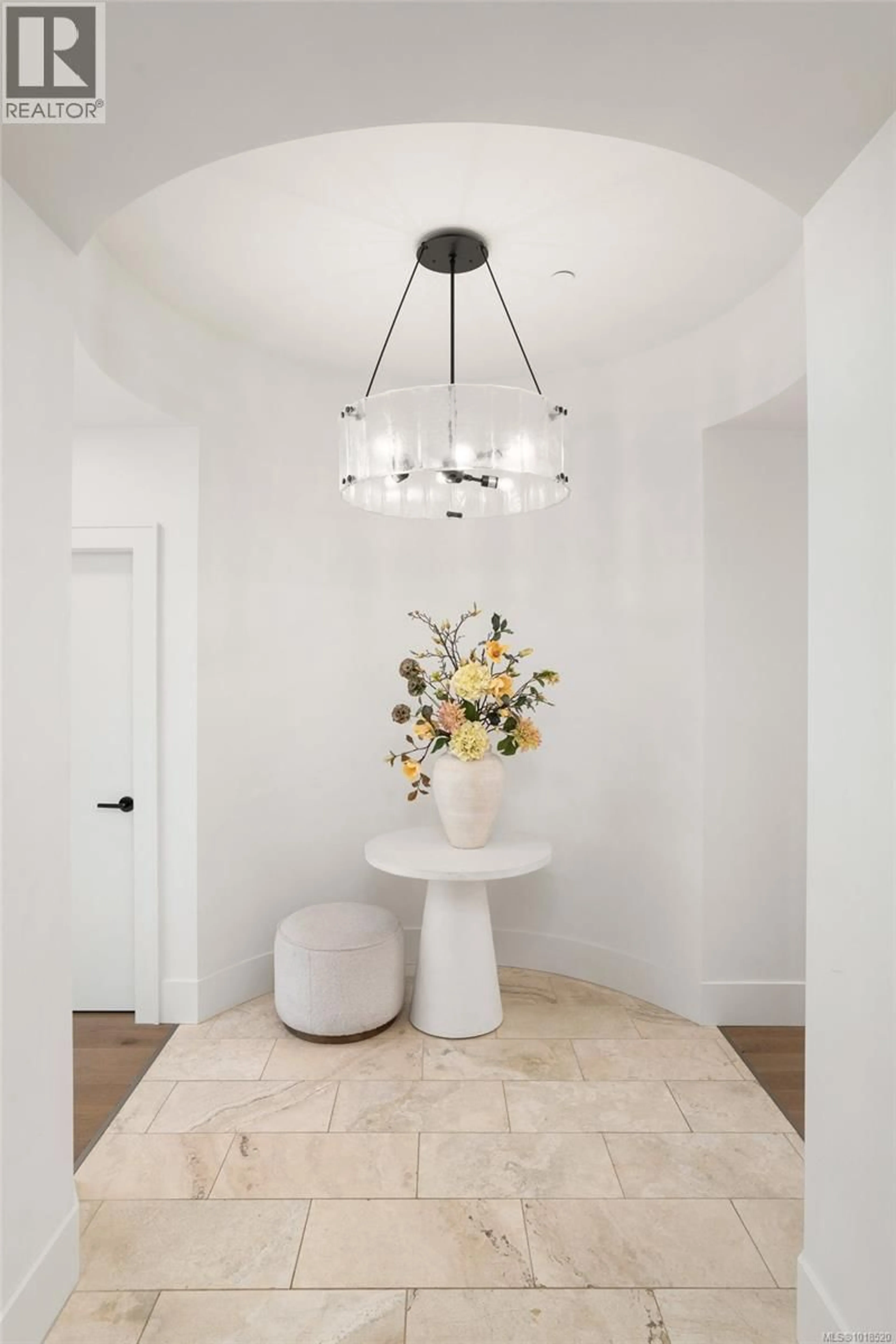 Indoor entryway for 416 - 1335 BEAR MOUNTAIN PARKWAY, Langford British Columbia V9B6T9