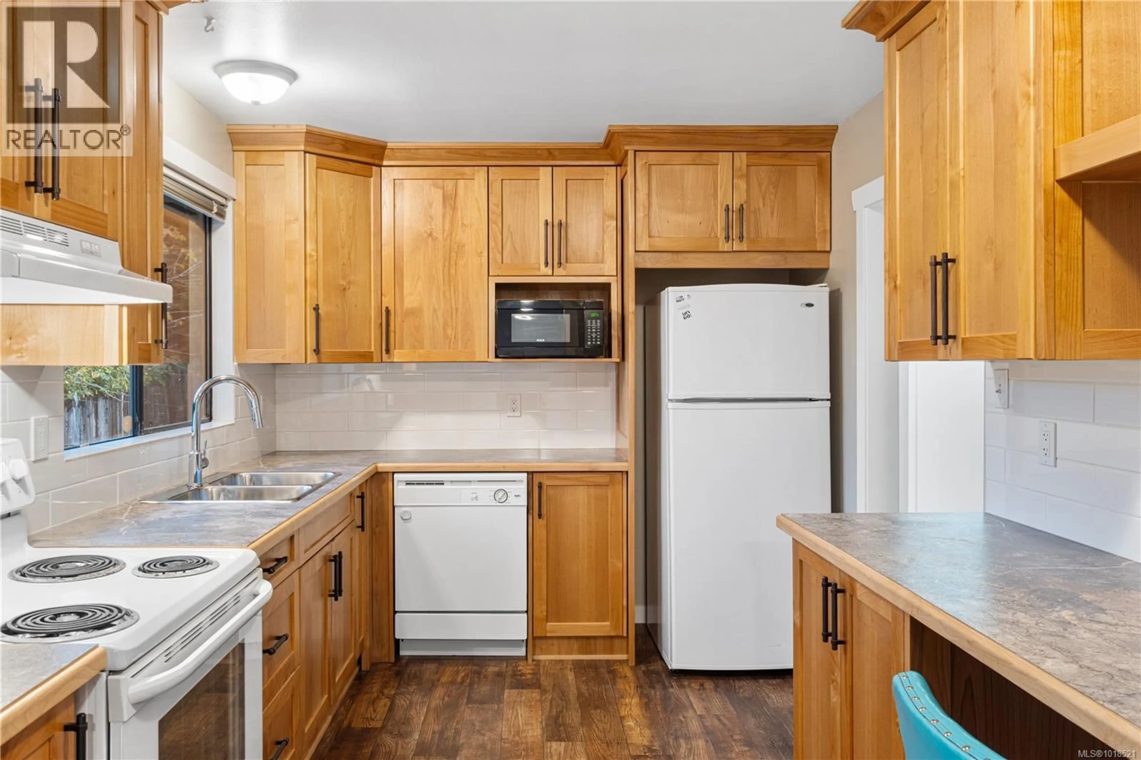 Standard kitchen, wood/laminate floor for 3801 MORRIS PLACE WEST, Nanaimo British Columbia V9T3W2
