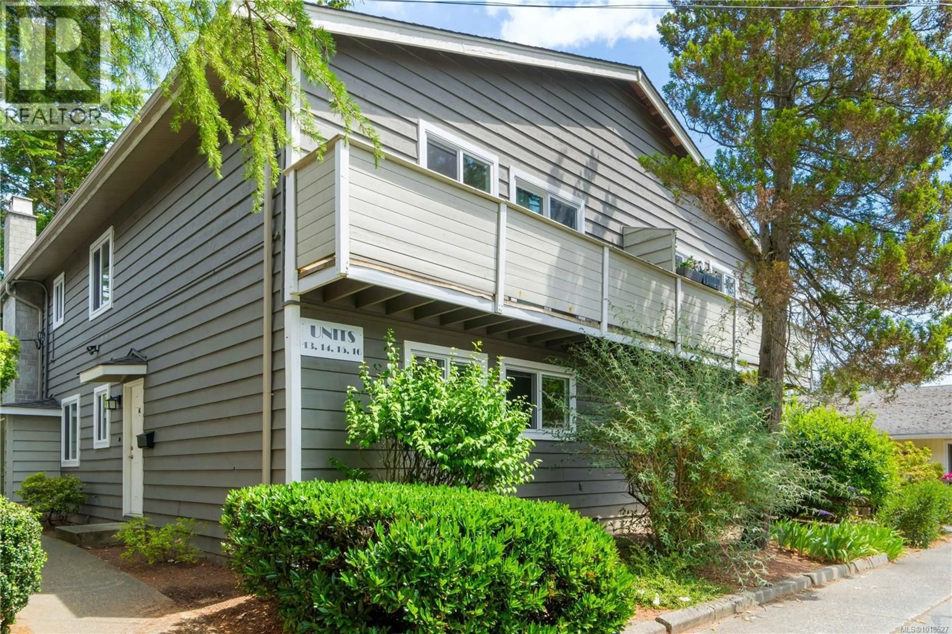 Home with vinyl exterior material, street for 16 - 211 BUTTERTUBS PLACE, Nanaimo British Columbia V9R3X8