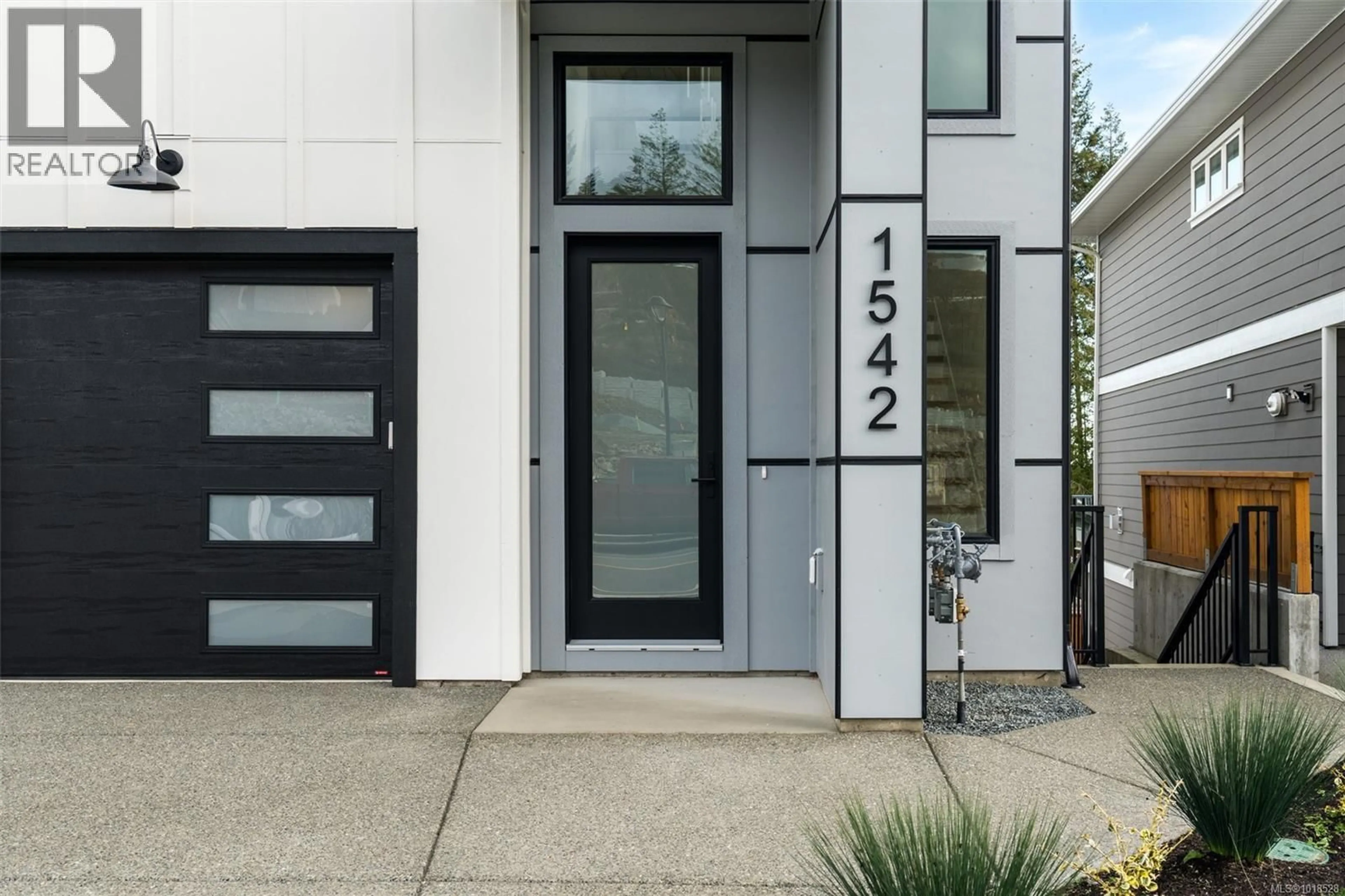 Indoor entryway for 1542 MARBLE PLACE, Langford British Columbia V9B7A2