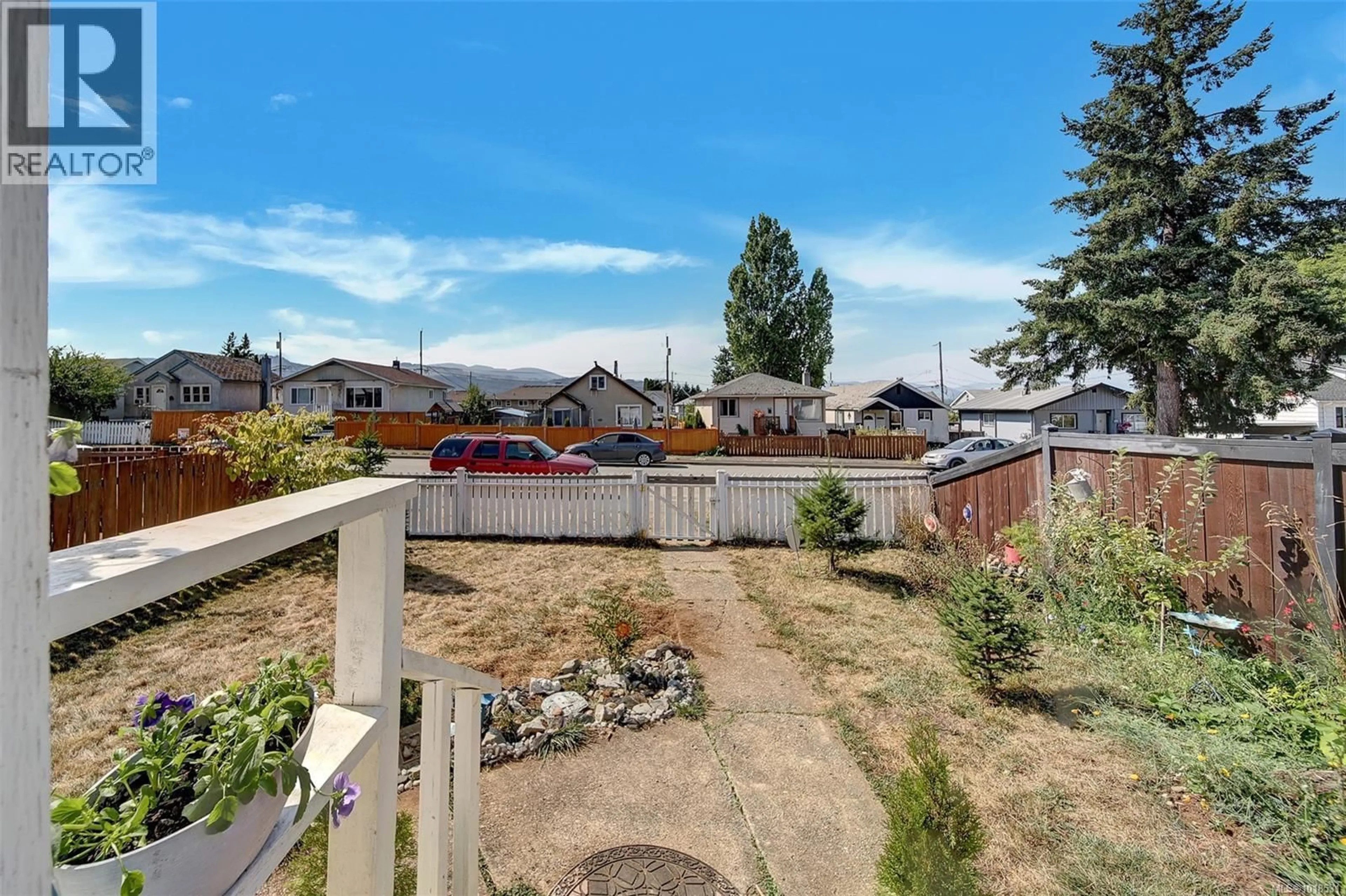 A pic from outside/outdoor area/front of a property/back of a property/a pic from drone, mountain view for 3645 14TH AVENUE, Port Alberni British Columbia V9Y5B6