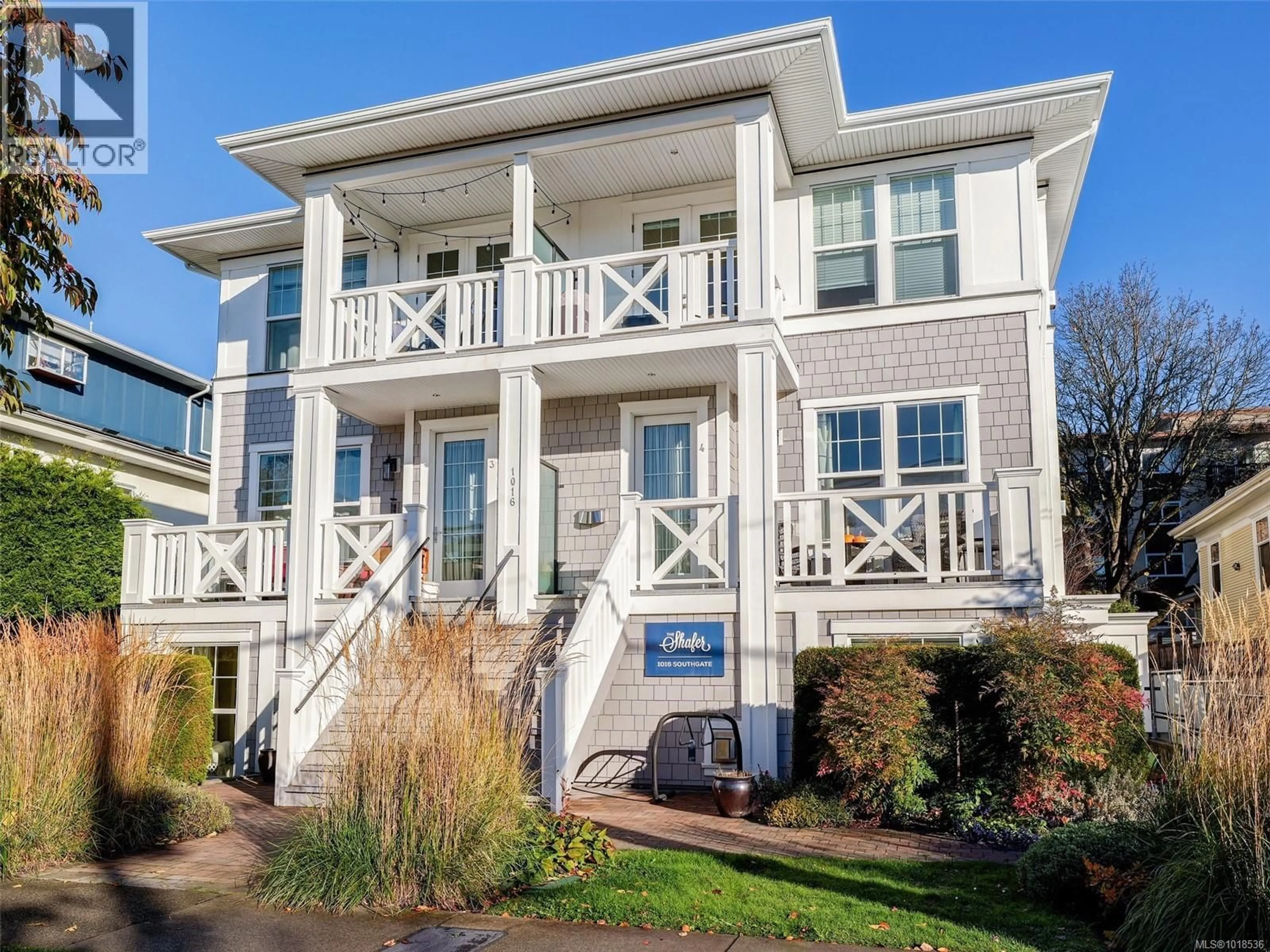 Home with vinyl exterior material, unknown for 1 - 1016 SOUTHGATE STREET, Victoria British Columbia V8V2Z2