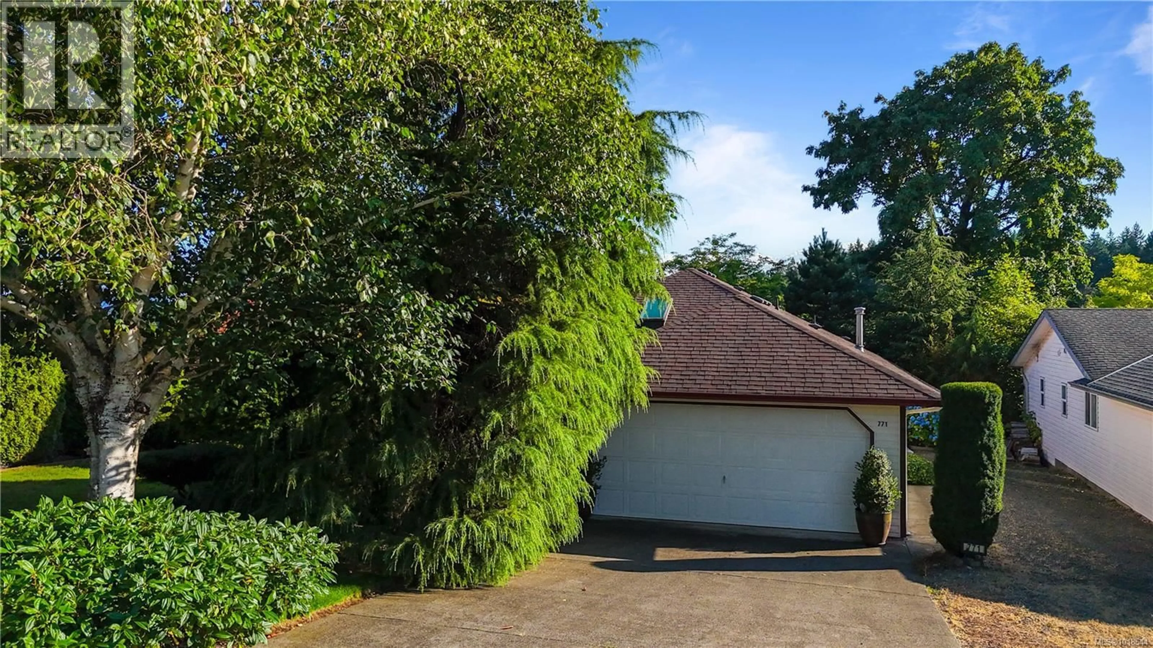 A pic from outside/outdoor area/front of a property/back of a property/a pic from drone, street for 771 SASSABY PLACE, Campbell River British Columbia V9W8B2