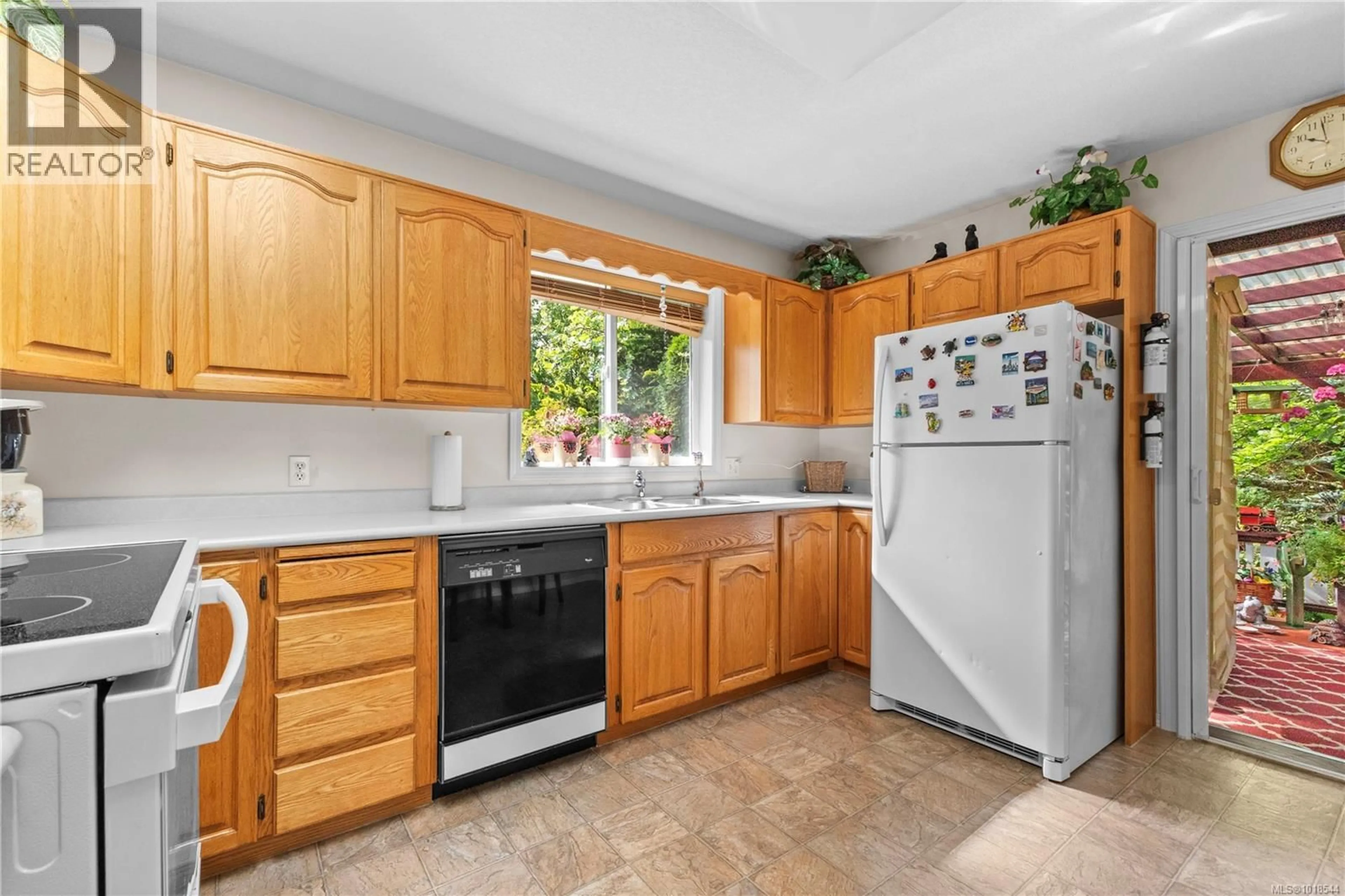 Standard kitchen, ceramic/tile floor for 771 SASSABY PLACE, Campbell River British Columbia V9W8B2