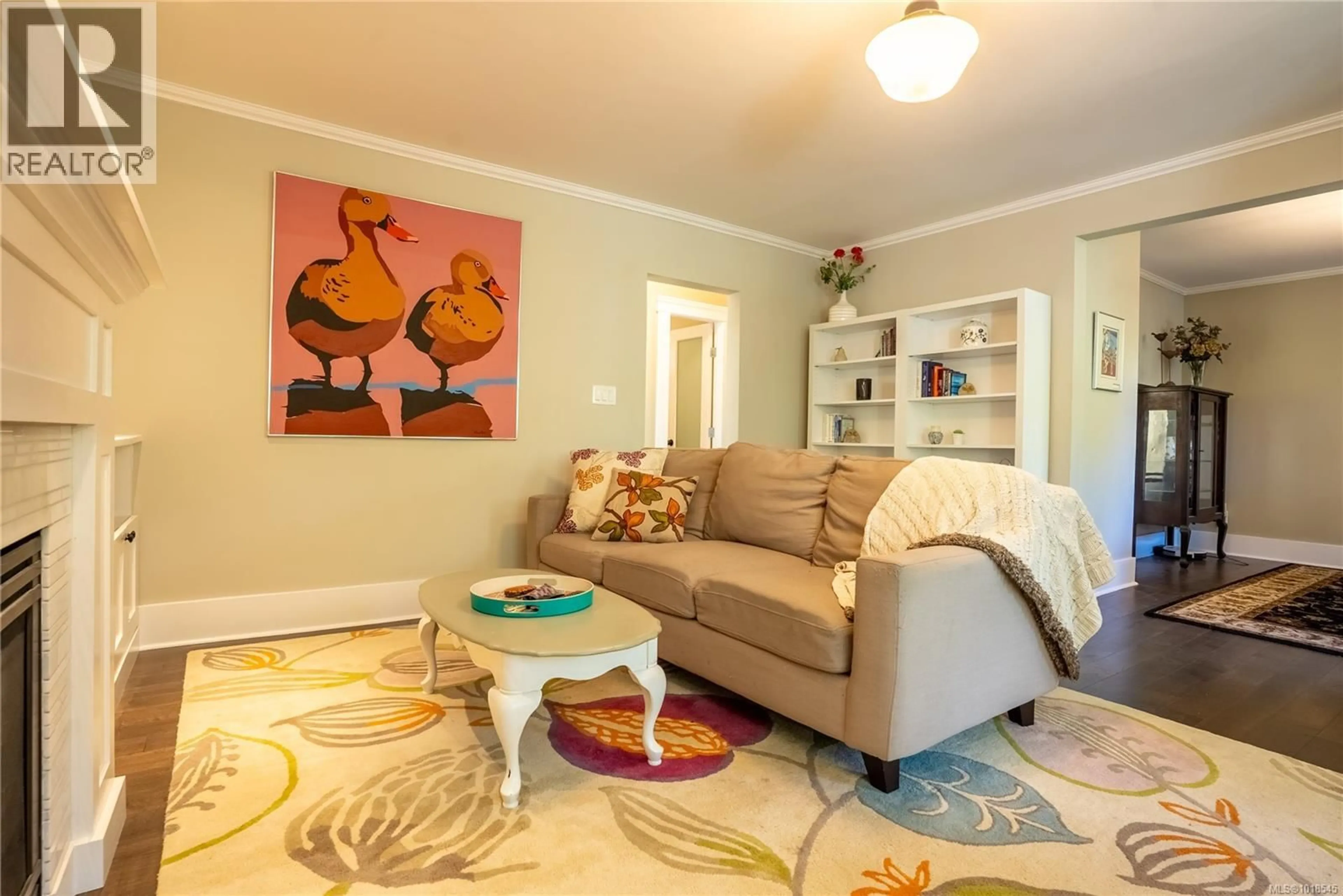 Living room with furniture, carpet floor for 2730 BLACKWOOD STREET, Victoria British Columbia V8T3W5