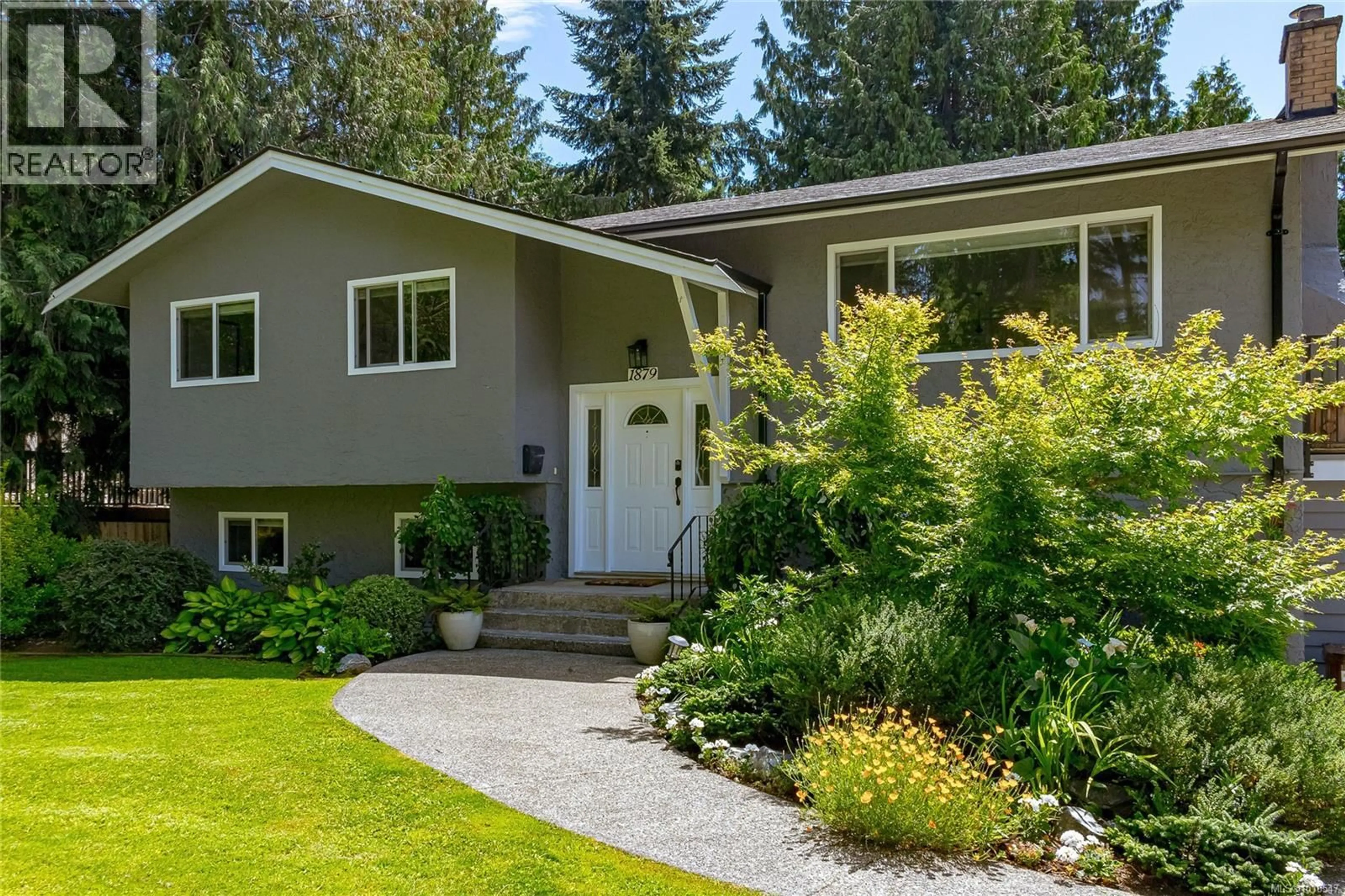 Home with vinyl exterior material, street for 1879 JEFFREE ROAD, Central Saanich British Columbia V8M1K5