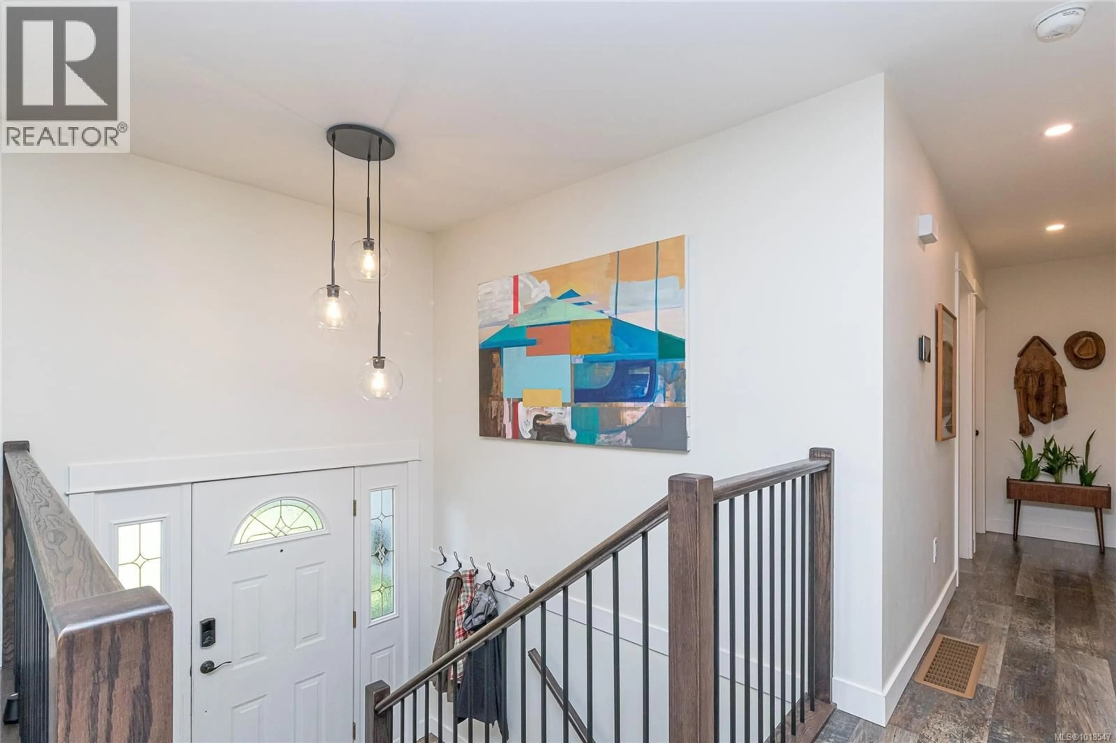 Indoor entryway for 1879 JEFFREE ROAD, Central Saanich British Columbia V8M1K5