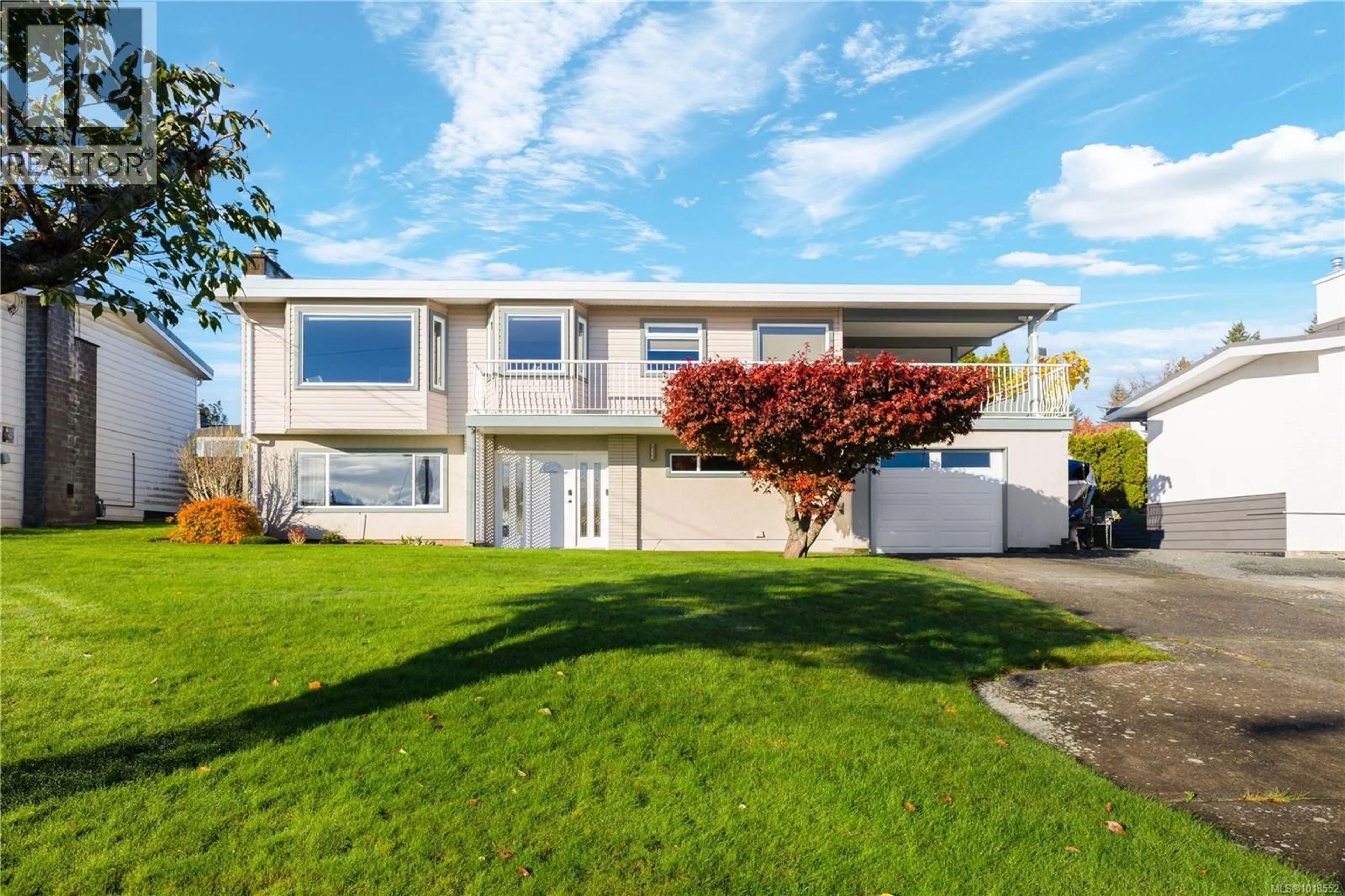 Home with vinyl exterior material, building for 60 MCLEAN STREET, Campbell River British Columbia V9W2L9