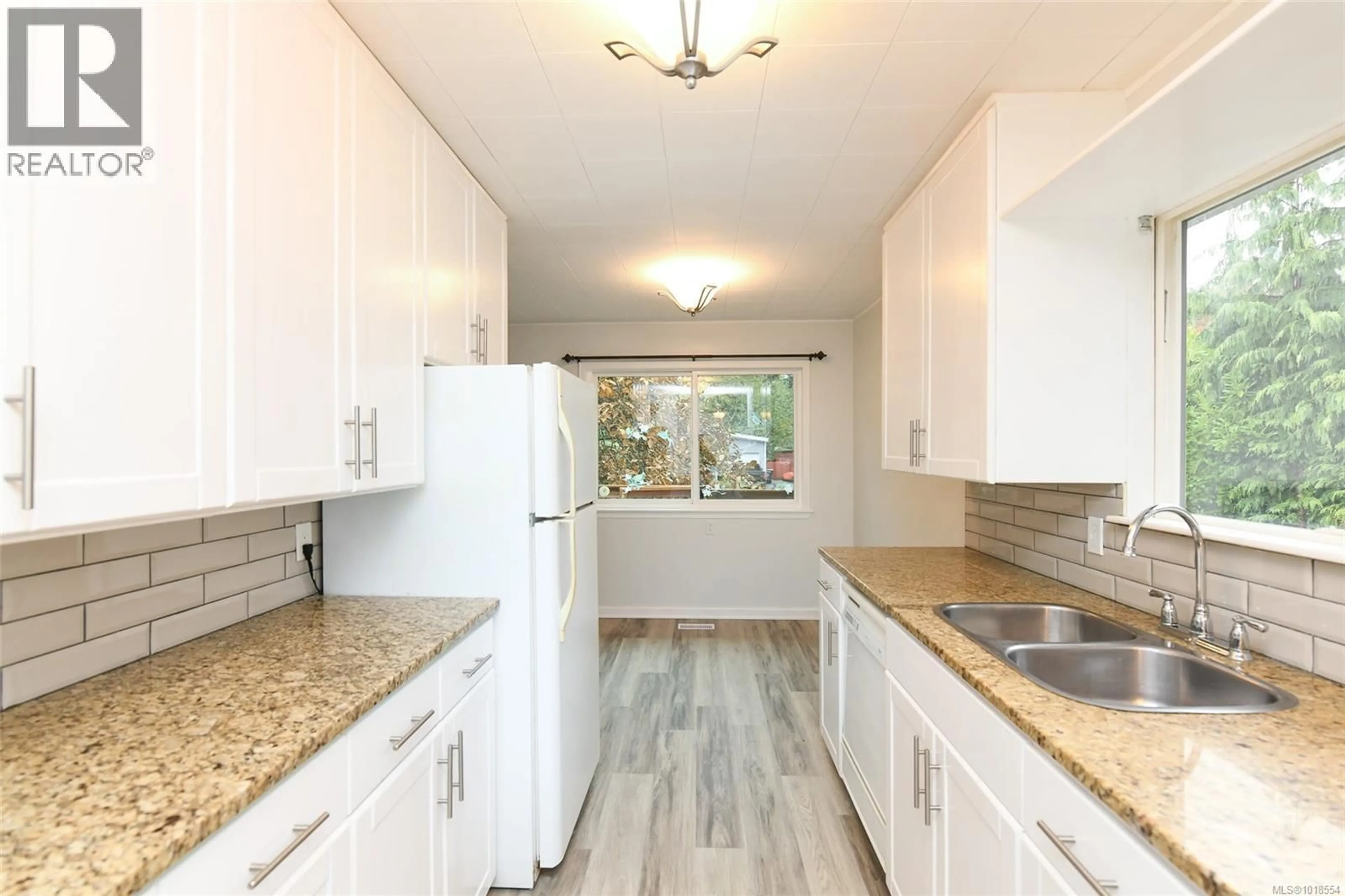 Standard kitchen, unknown for 2040 URQUHART AVENUE, Courtenay British Columbia V9N3K9