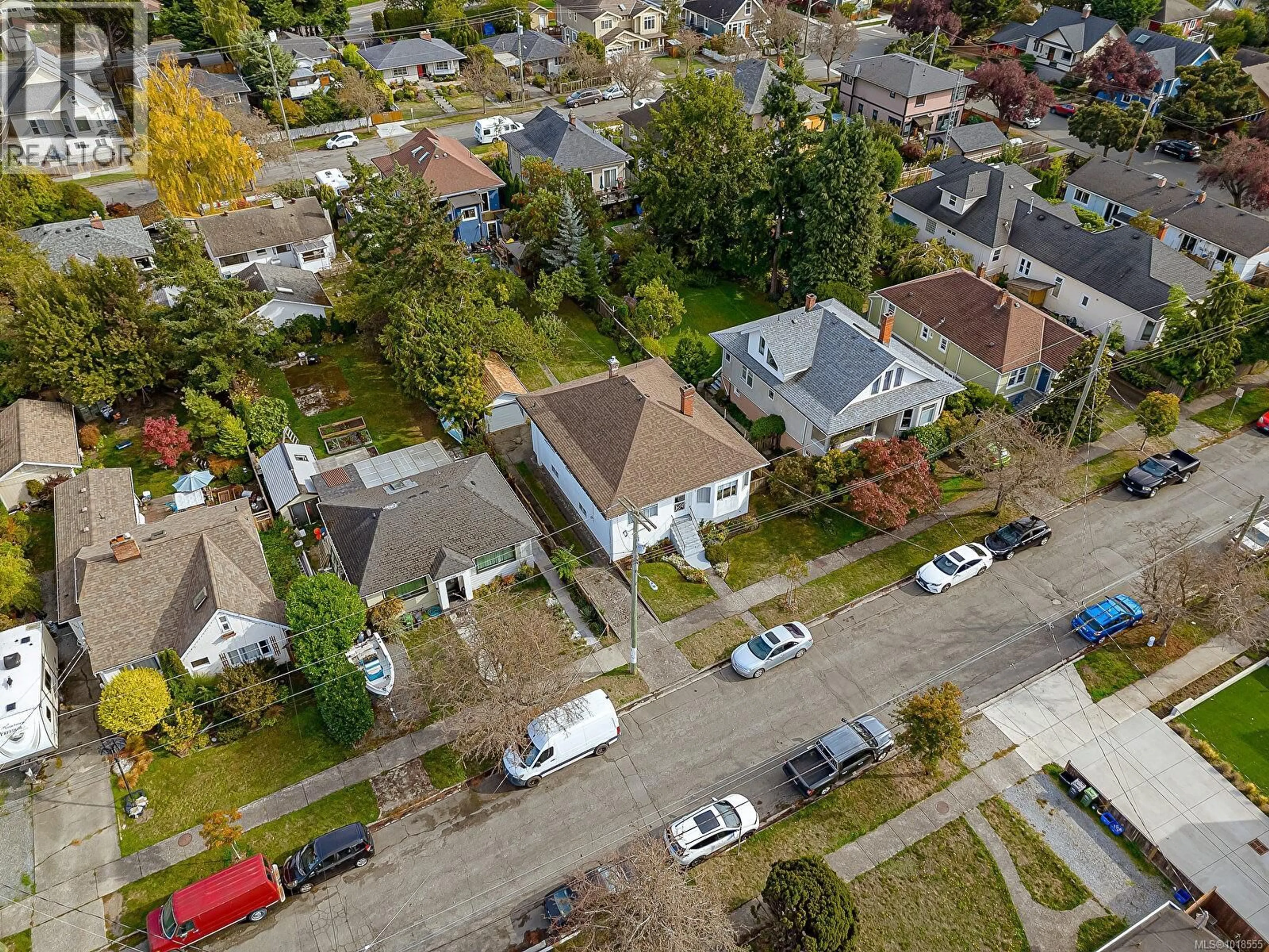 A pic from outside/outdoor area/front of a property/back of a property/a pic from drone, street for 2321 SHAKESPEARE STREET, Victoria British Columbia V8R4G4