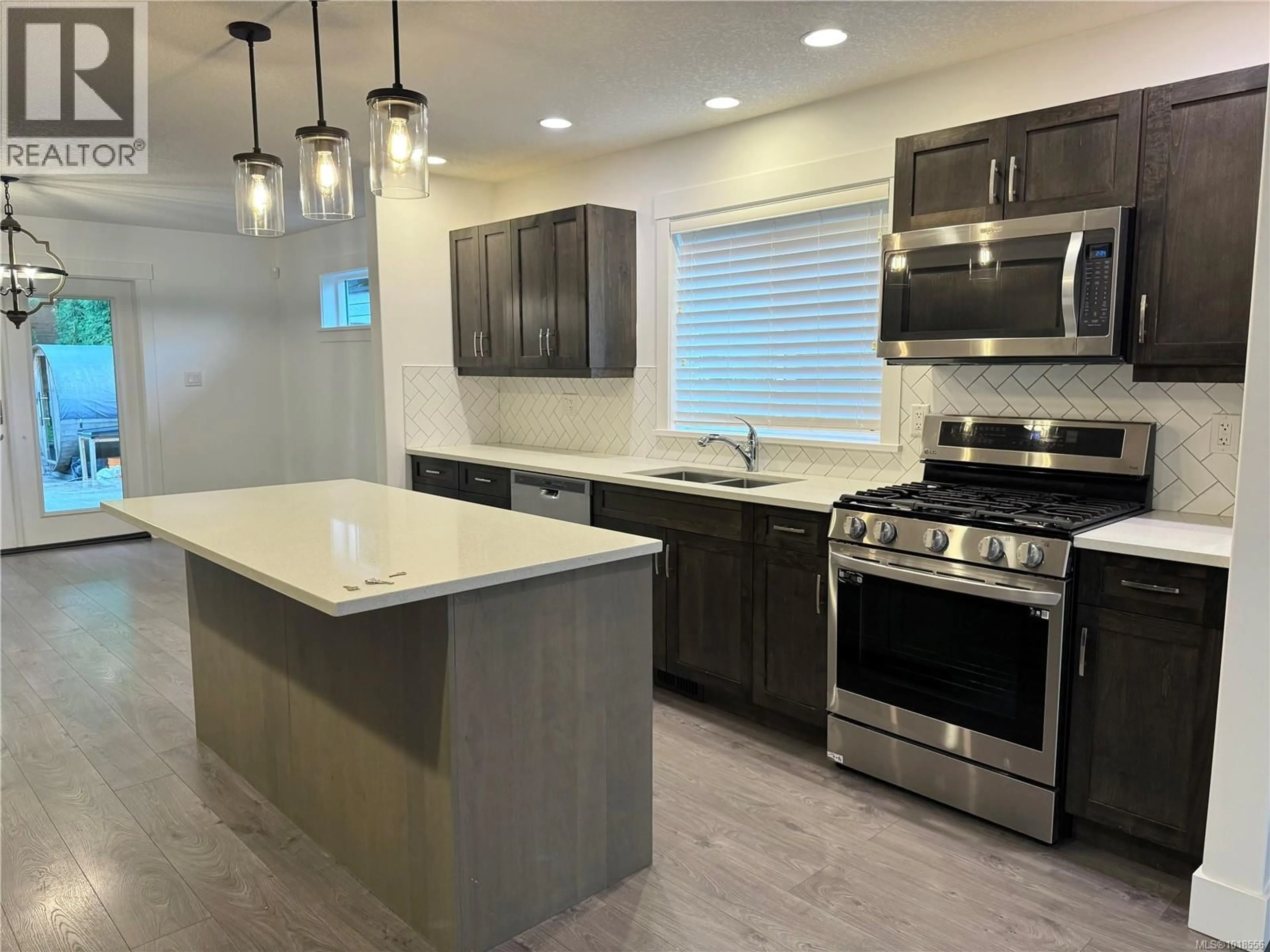 Open concept kitchen, ceramic/tile floor for 5211 HAMMOND BAY ROAD, Nanaimo British Columbia V9T5M9