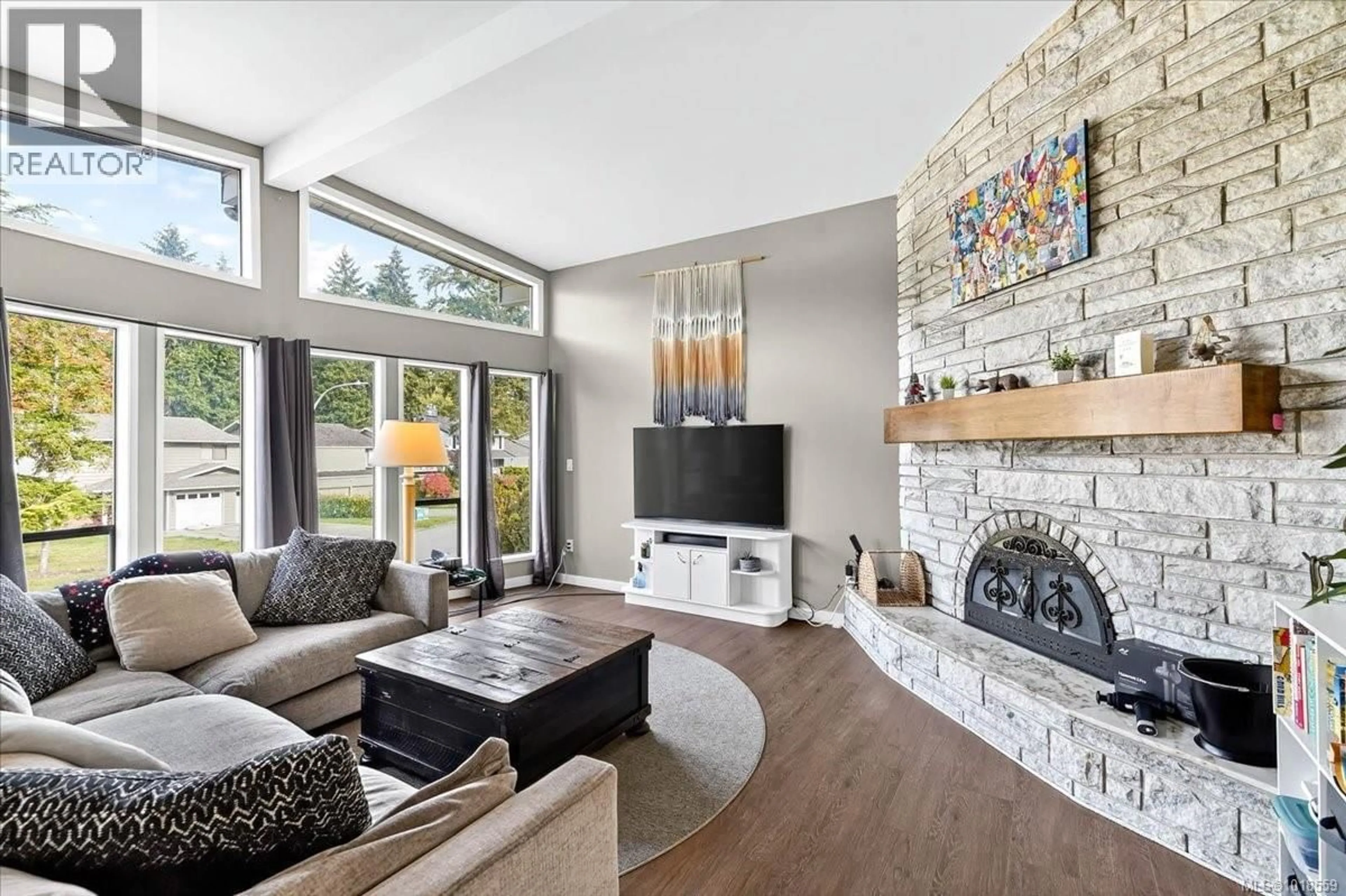 Living room with furniture, unknown for 3636 BISHOP CRESCENT, Port Alberni British Columbia V9Y7W4