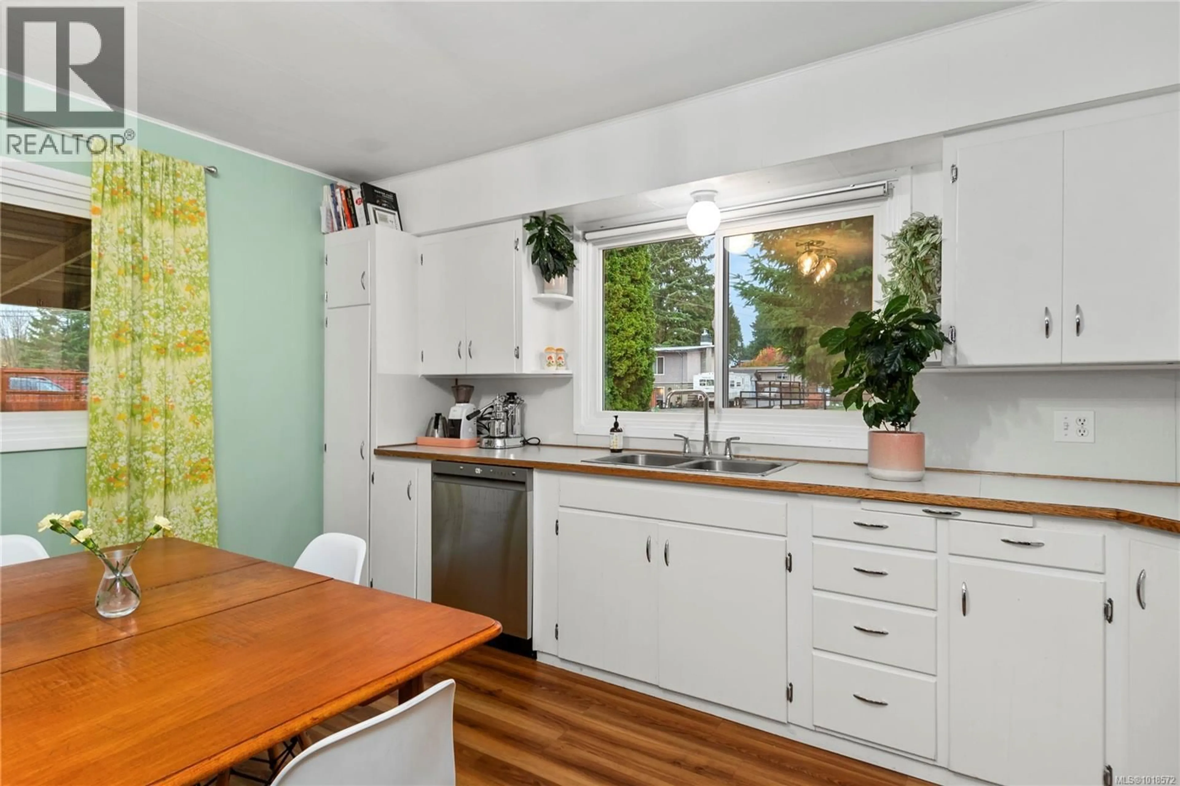 Standard kitchen, unknown for 1040 17TH STREET, Courtenay British Columbia V9N1Z5