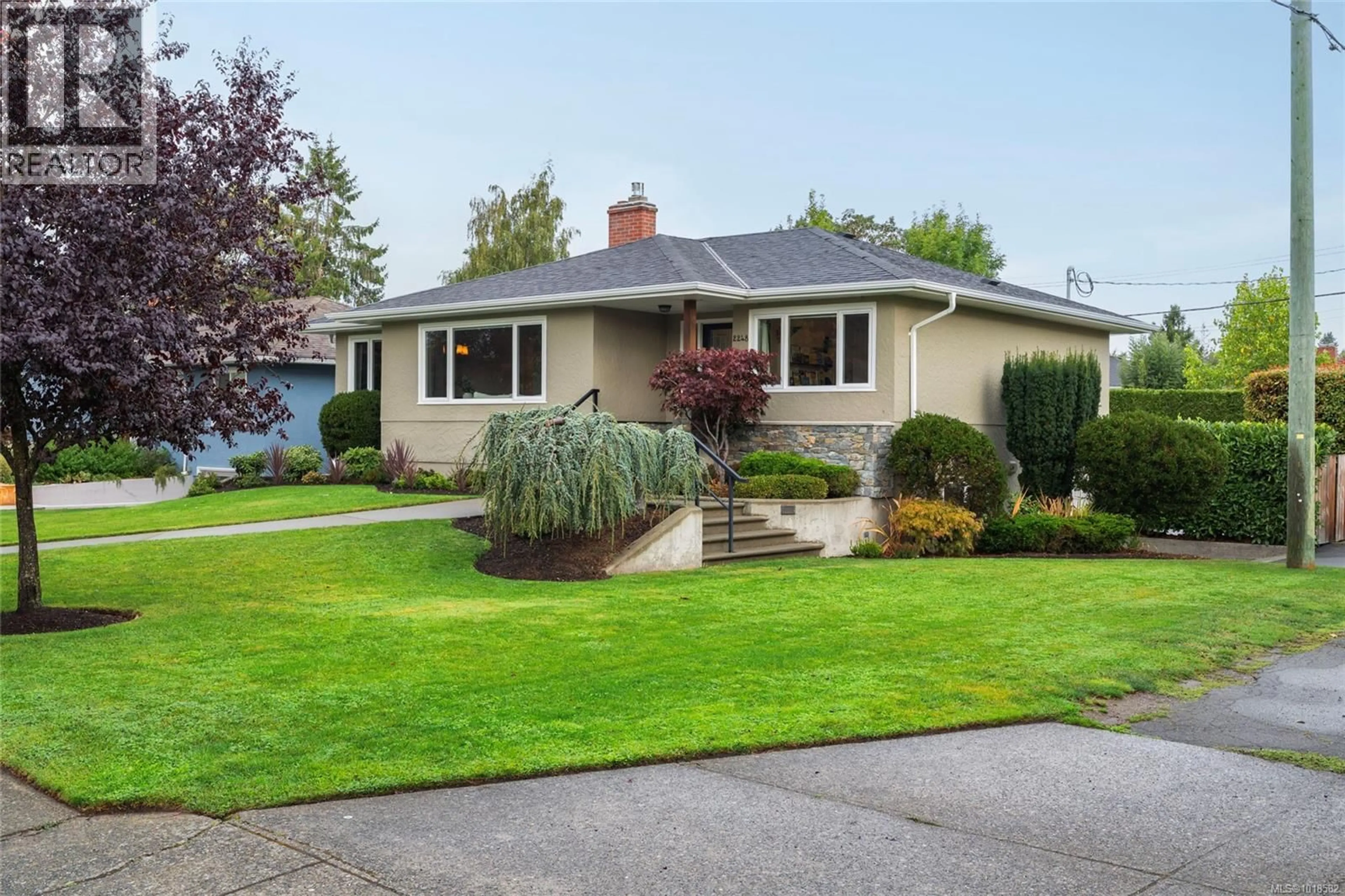 Home with vinyl exterior material, street for 2248 PACIFIC AVENUE, Oak Bay British Columbia V8R2V5