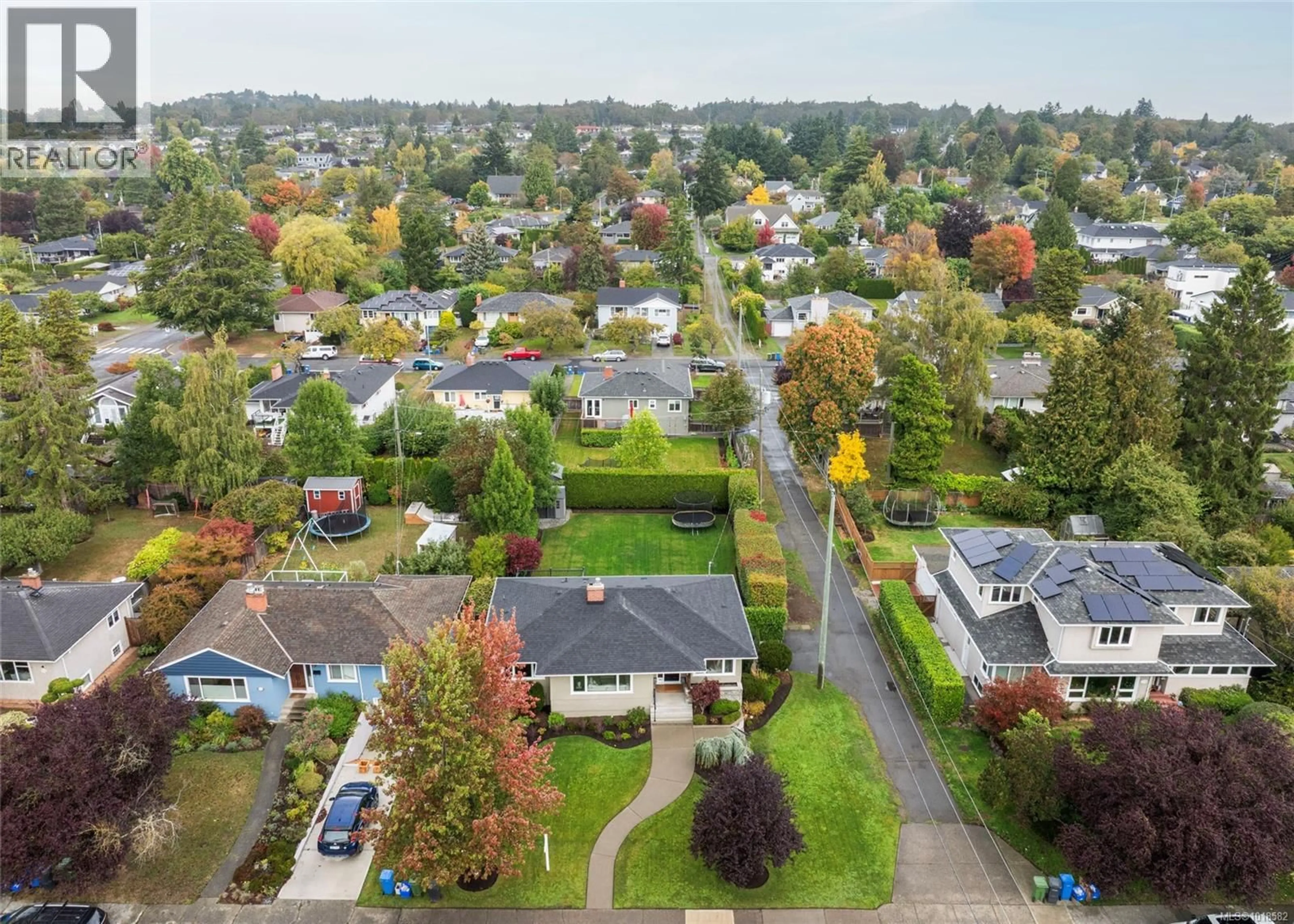 A pic from outside/outdoor area/front of a property/back of a property/a pic from drone, street for 2248 PACIFIC AVENUE, Oak Bay British Columbia V8R2V5