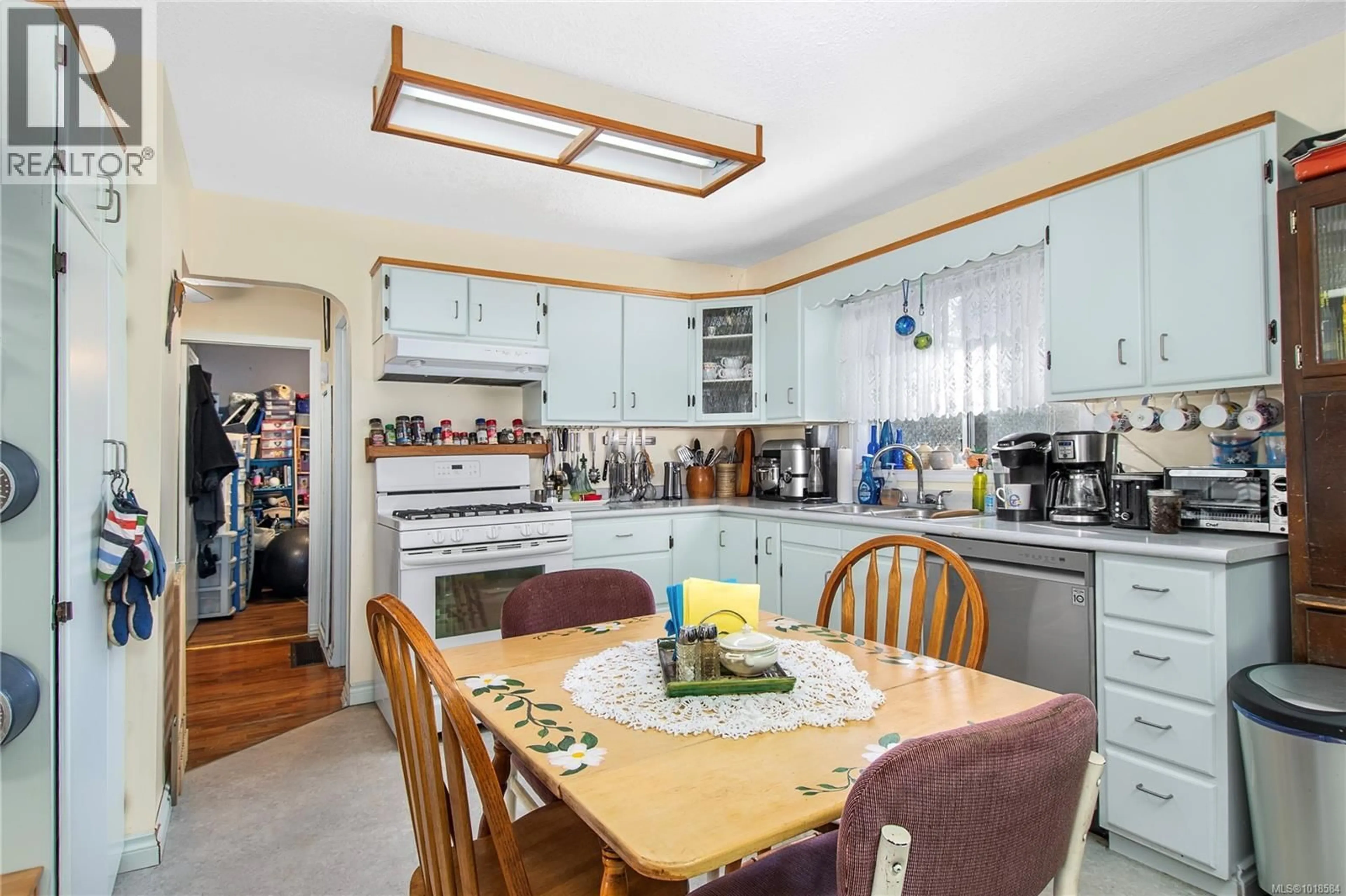 Open concept kitchen, unknown for 660 DOGWOOD STREET, Campbell River British Columbia V9W2Y7