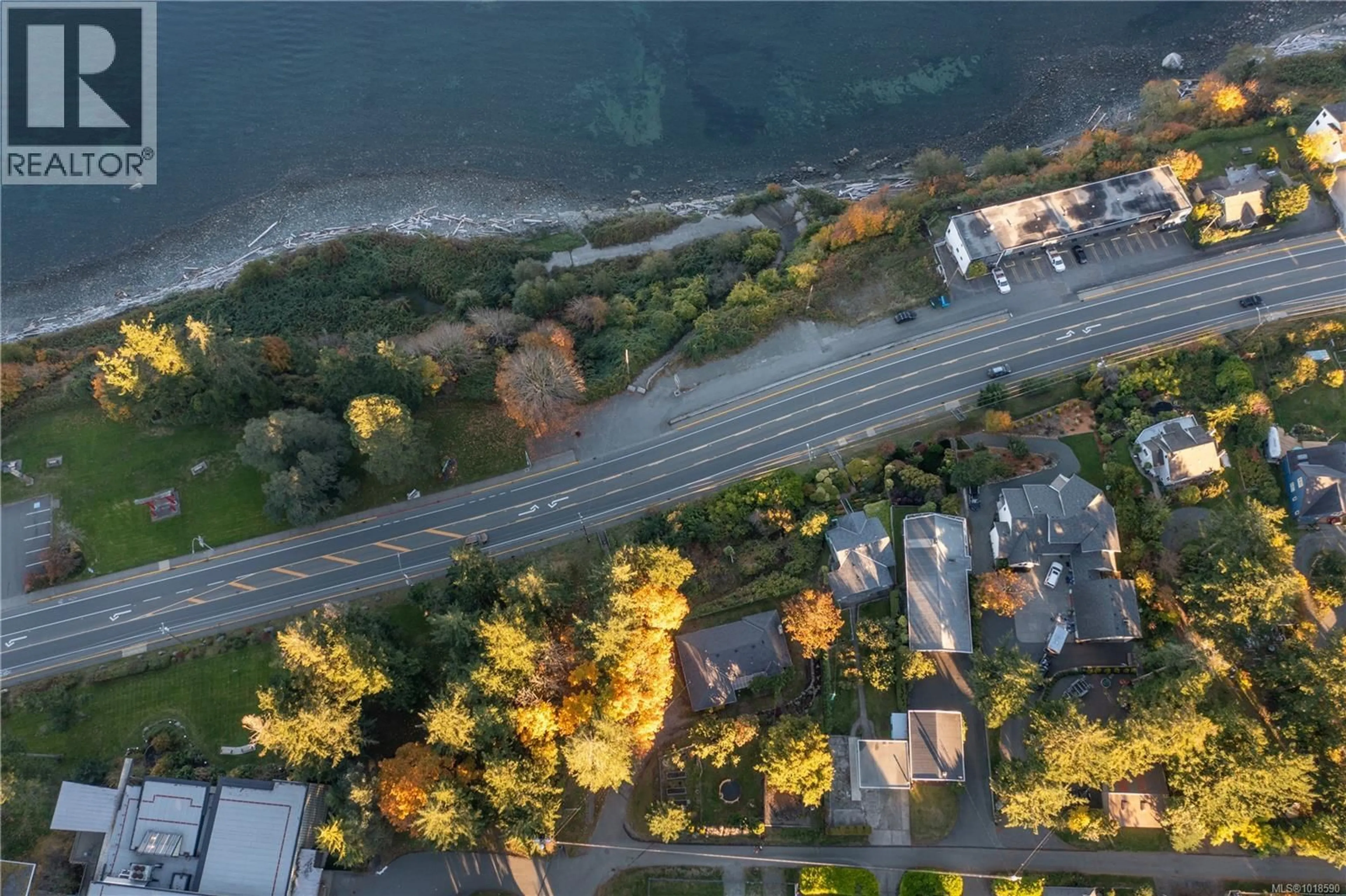 A pic from outside/outdoor area/front of a property/back of a property/a pic from drone, street for 392 ISLAND HIGHWAY, Campbell River British Columbia V9W2B6