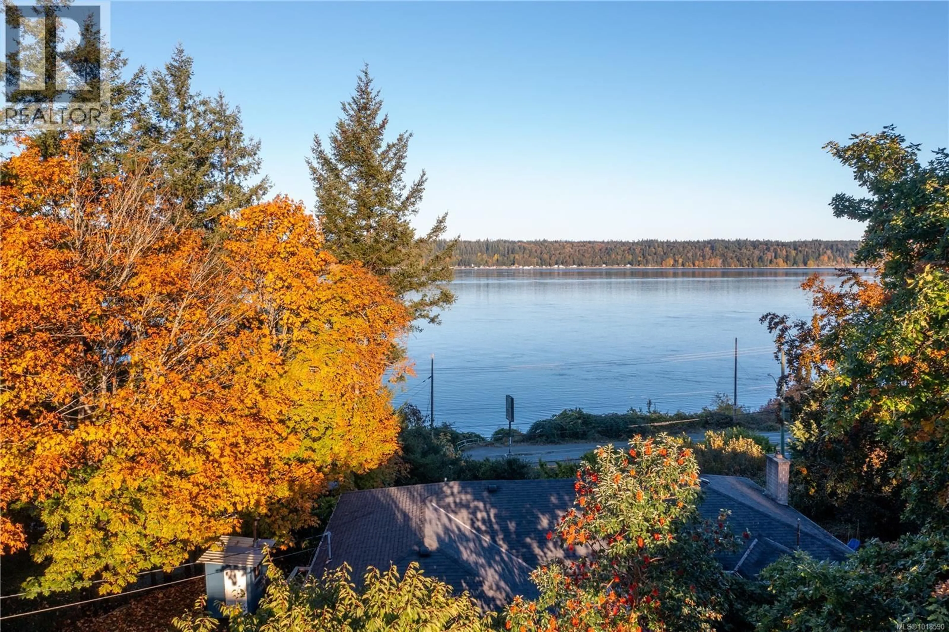 Patio, water/lake/river/ocean view for 392 ISLAND HIGHWAY, Campbell River British Columbia V9W2B6