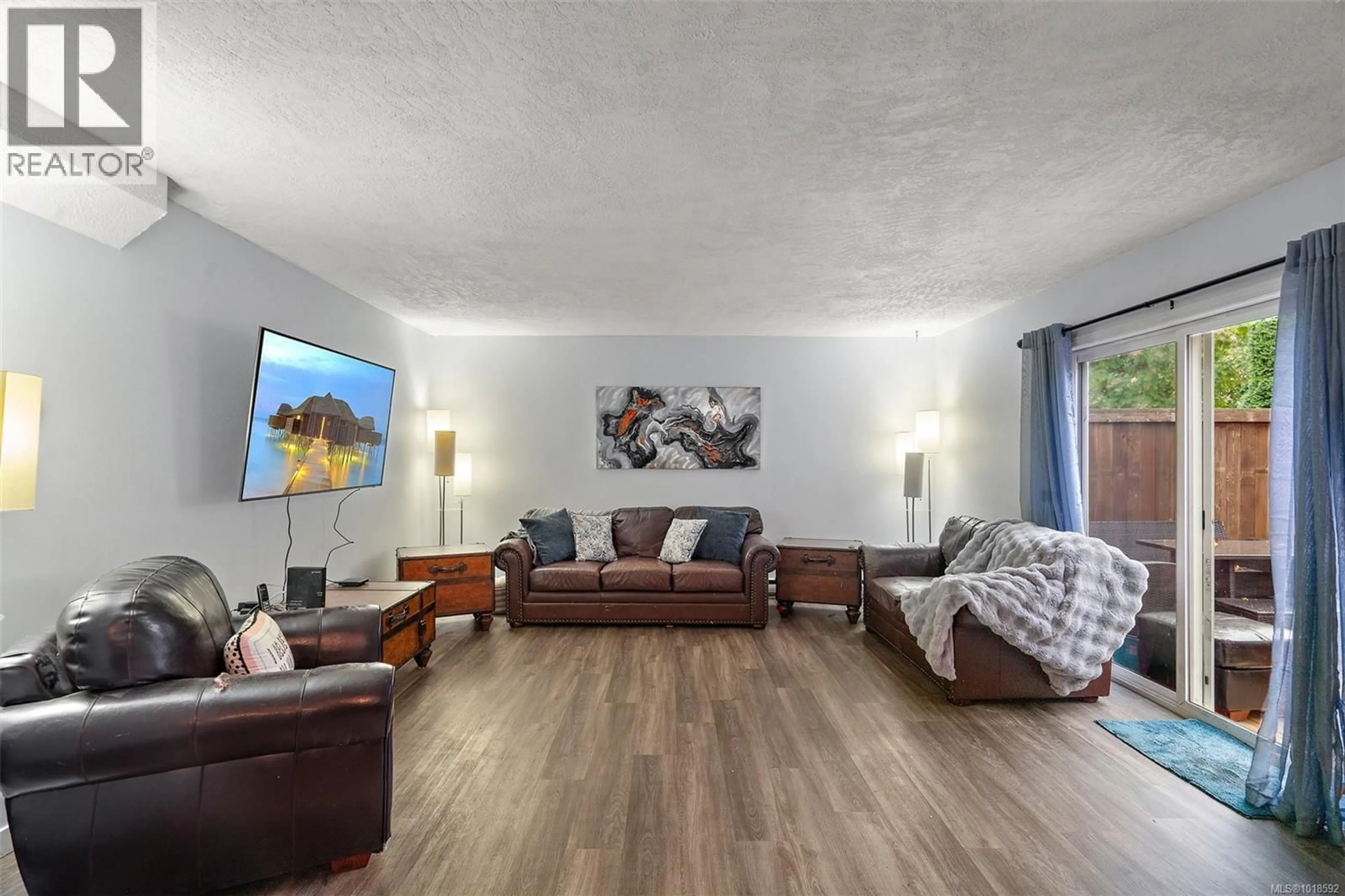 Living room with furniture, wood/laminate floor for 4 - 2871 PEATT ROAD, Langford British Columbia V9B3V7