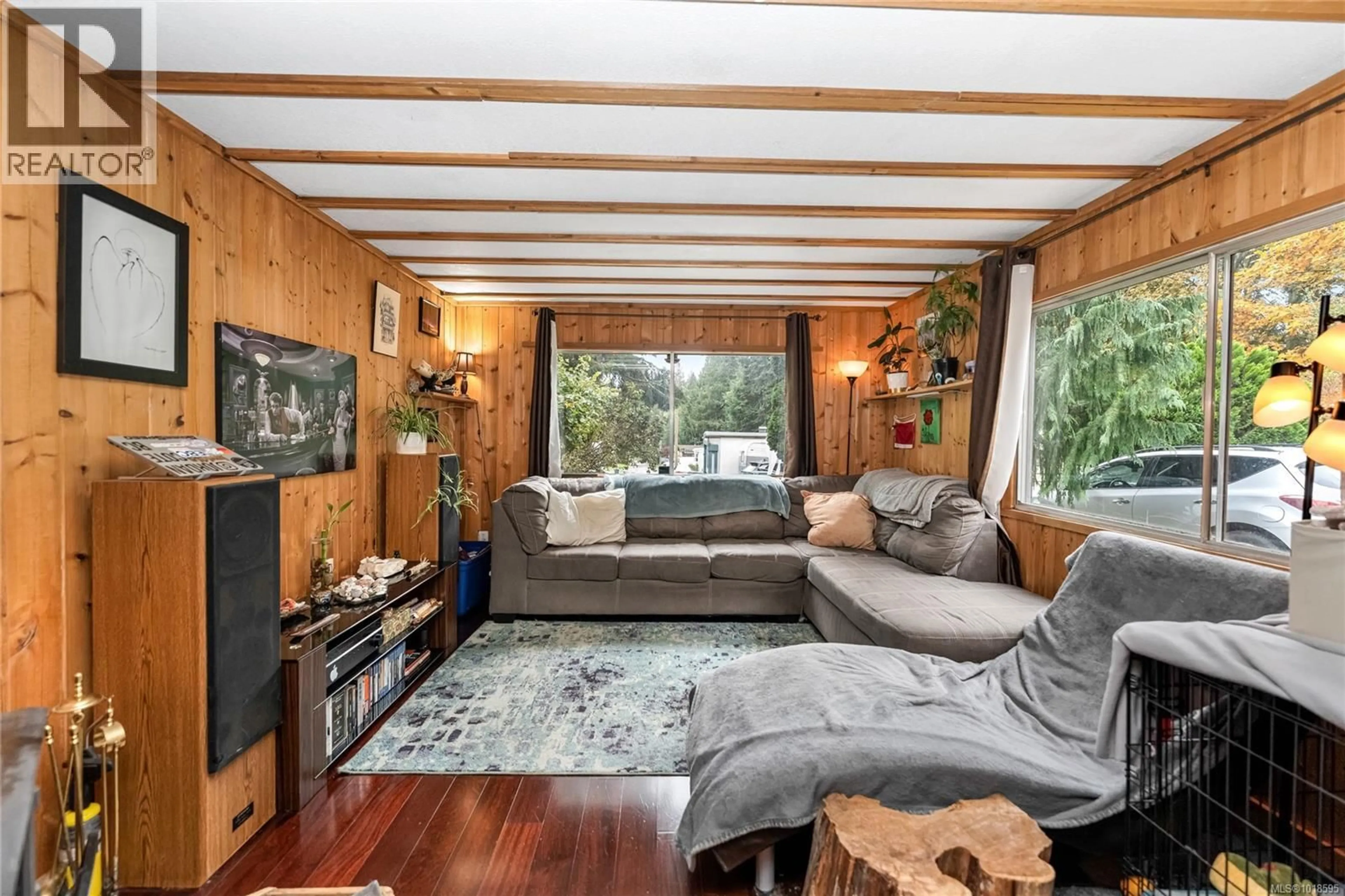Living room with furniture, wood/laminate floor for 1 - 2670 SOOKE RIVER ROAD, Sooke British Columbia V9Z0Y2