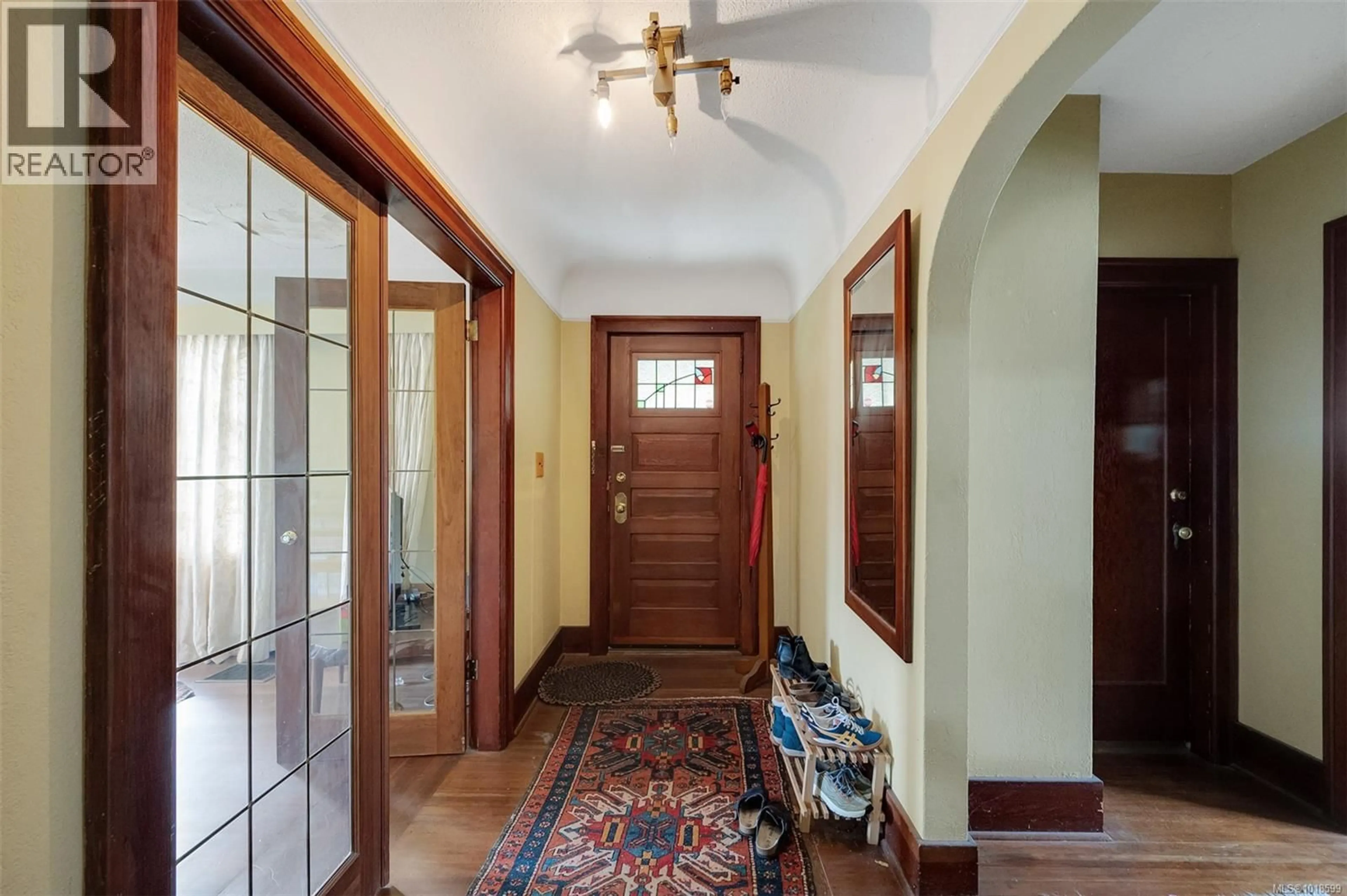 Indoor entryway for 516 SIMCOE STREET, Victoria British Columbia V8W1L8