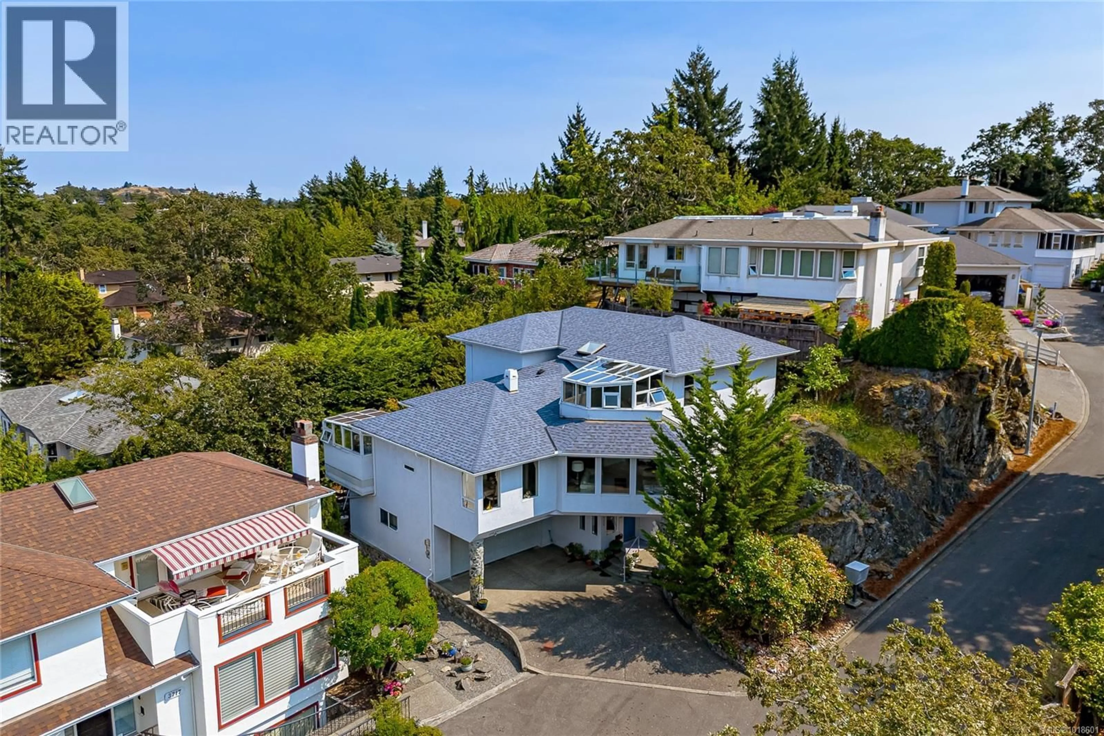 A pic from outside/outdoor area/front of a property/back of a property/a pic from drone, mountain view for 3713 POINTER PLACE, Saanich British Columbia V8P5S3
