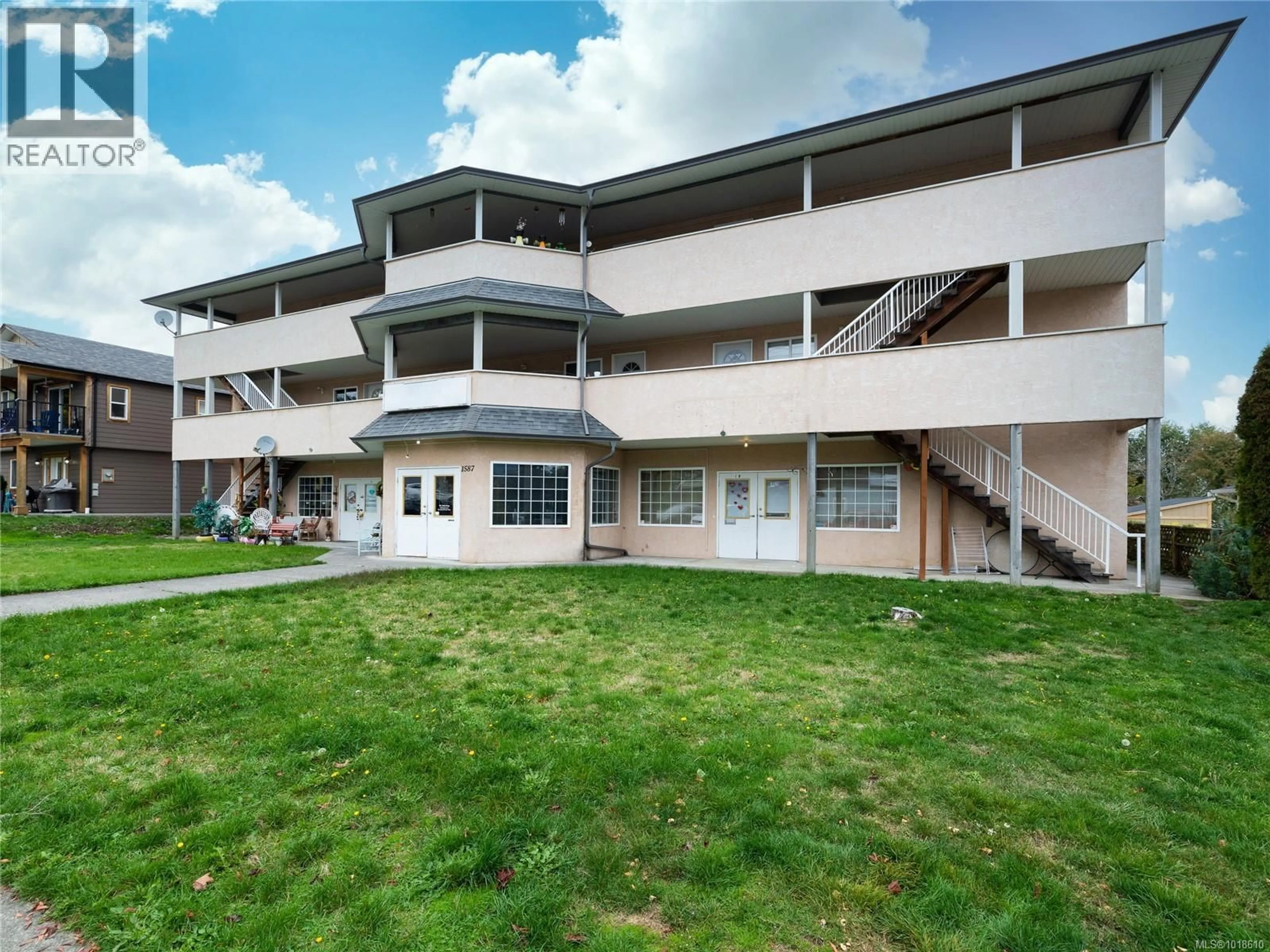 Patio, building for 1 - 1587 JOAN AVENUE, Crofton British Columbia V0R1R0