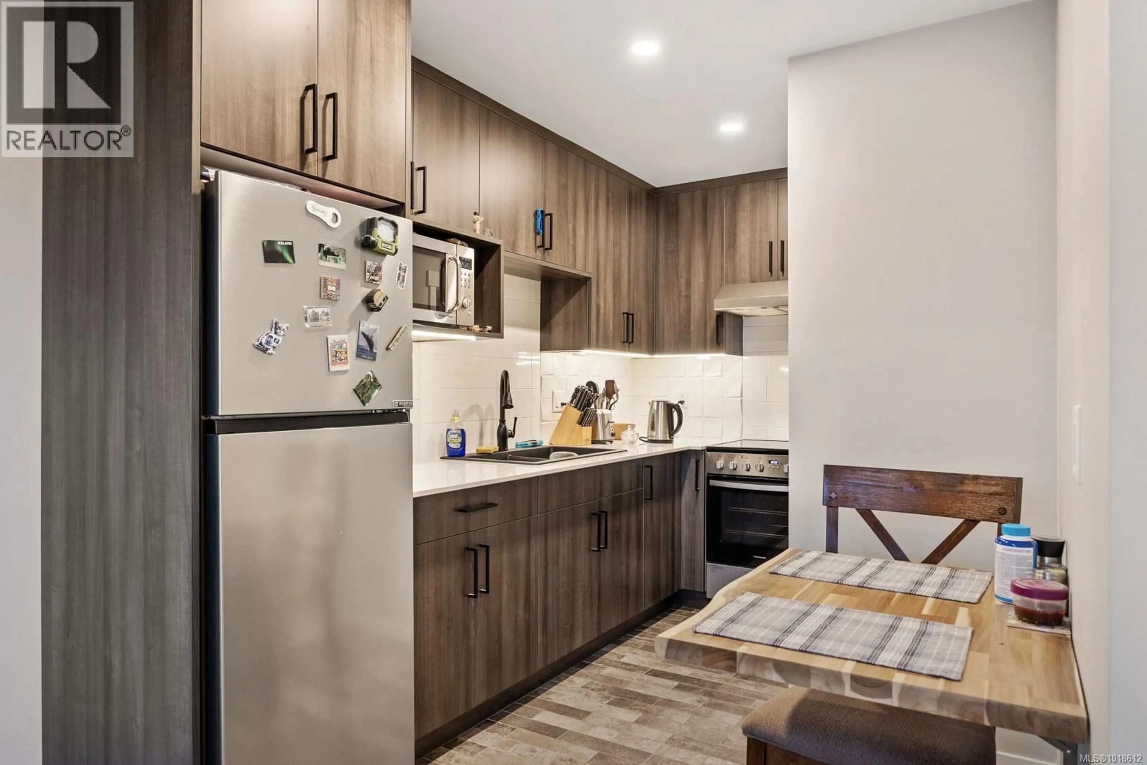 Standard kitchen, unknown for 6 - 375 21ST STREET, Courtenay British Columbia V9N2B6