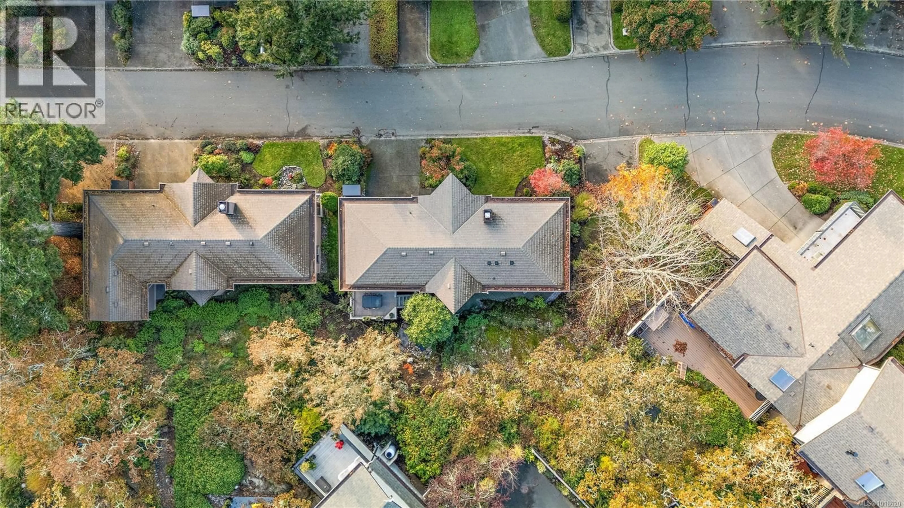 A pic from outside/outdoor area/front of a property/back of a property/a pic from drone, street for 21 - 909 CAROLWOOD DRIVE, Saanich British Columbia V8X3T9