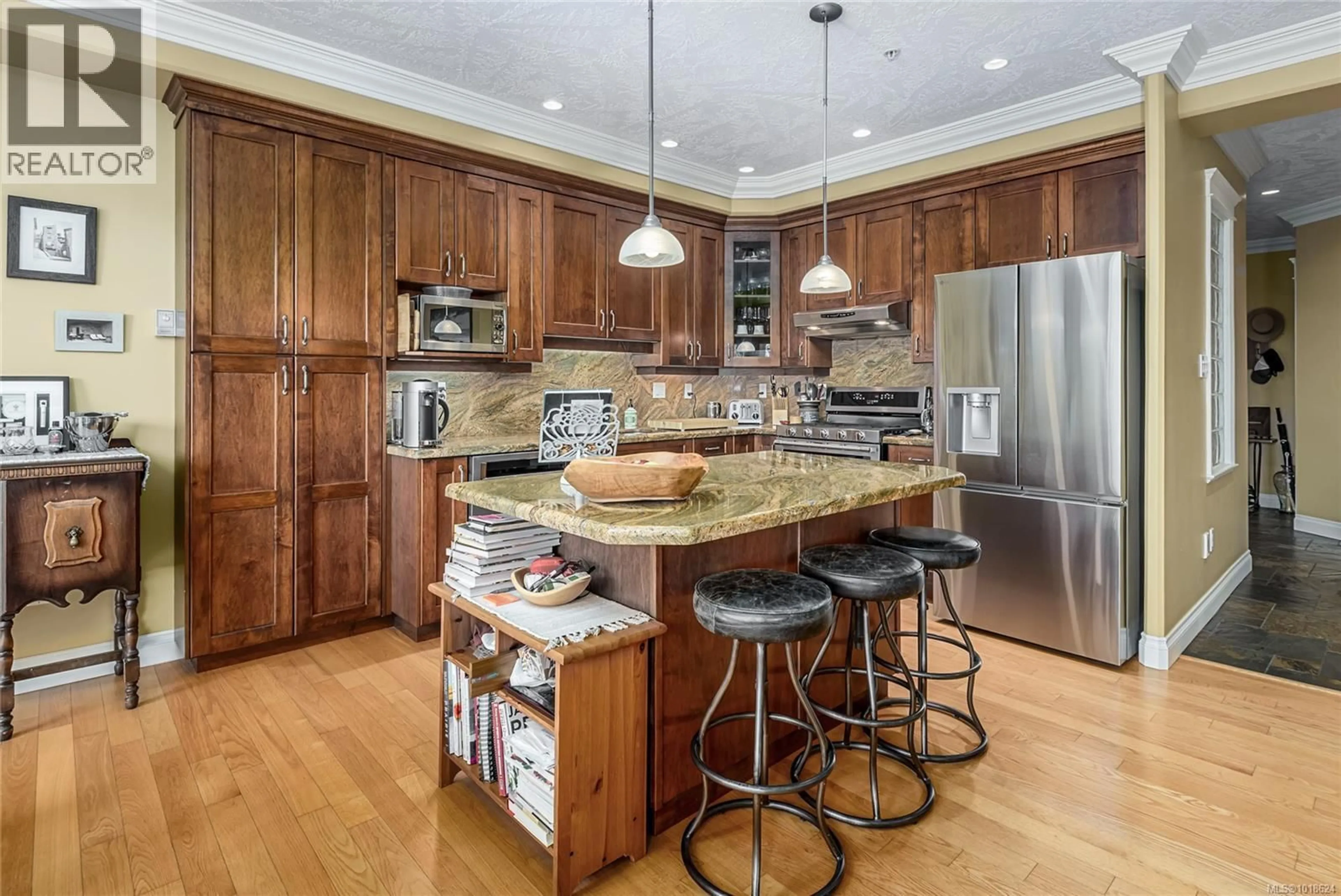 Open concept kitchen, ceramic/tile floor for 232 - 3666 ROYAL VISTA WAY, Courtenay British Columbia V9N9X8