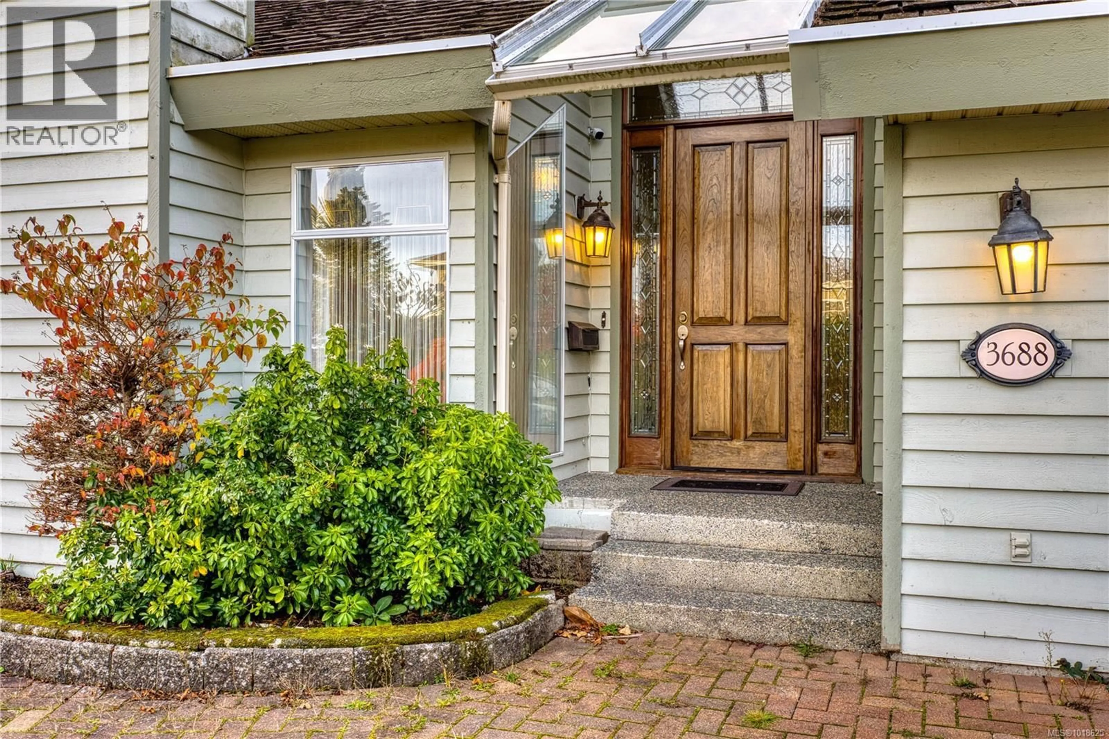 Indoor entryway for 3688 GLEN OAKS DRIVE, Nanaimo British Columbia V9T5A1