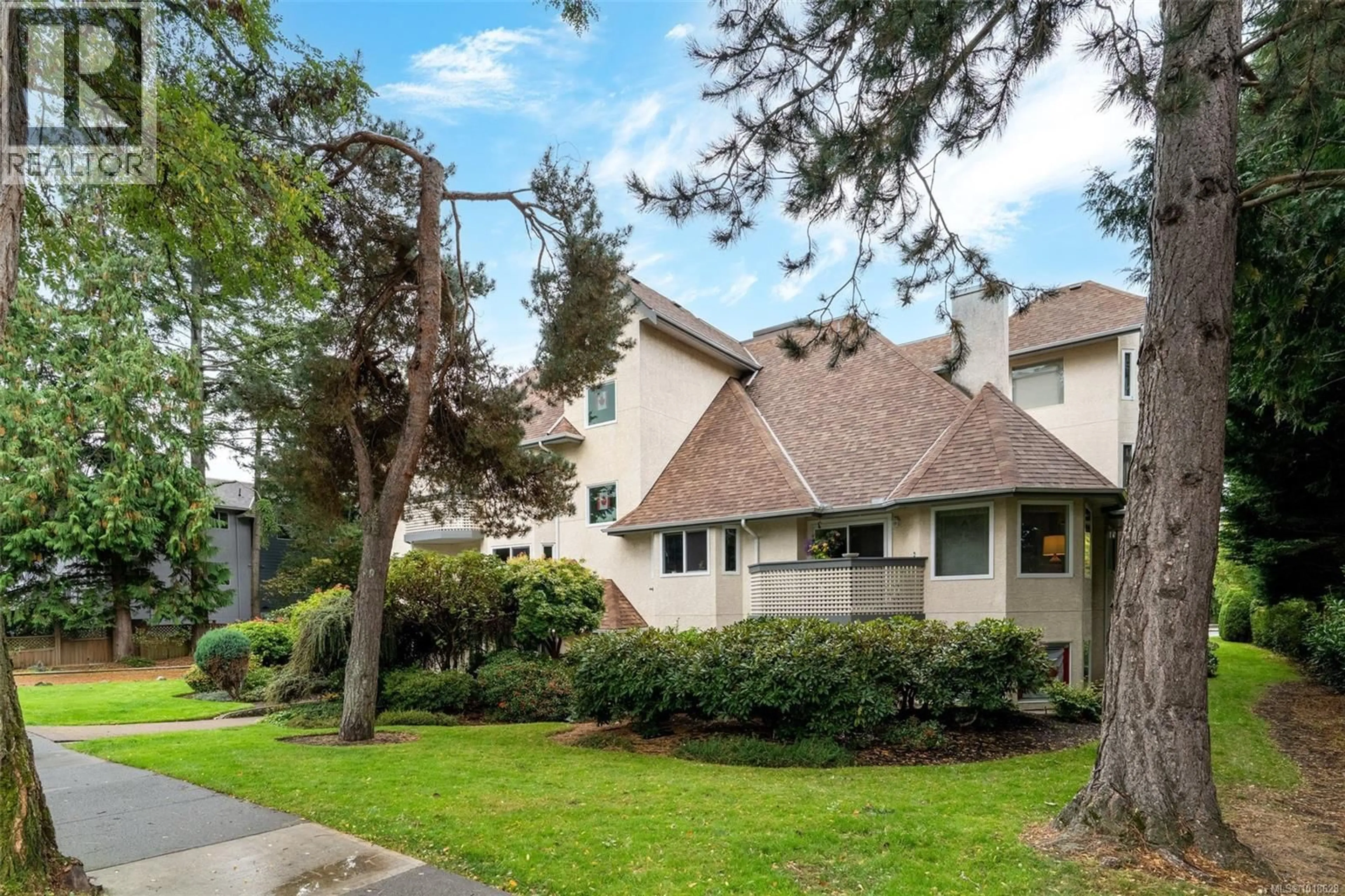 Patio, unknown for 213 - 9882 FIFTH STREET, Sidney British Columbia V8L2X3