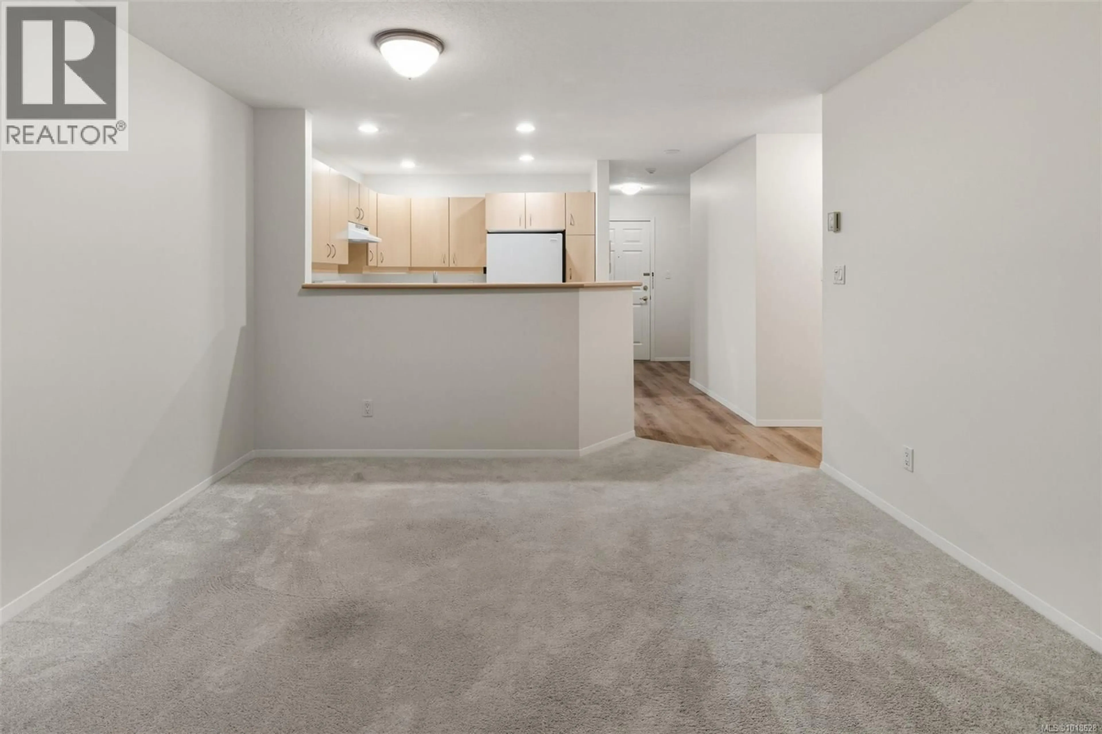 A pic of a room for 213 - 9882 FIFTH STREET, Sidney British Columbia V8L2X3