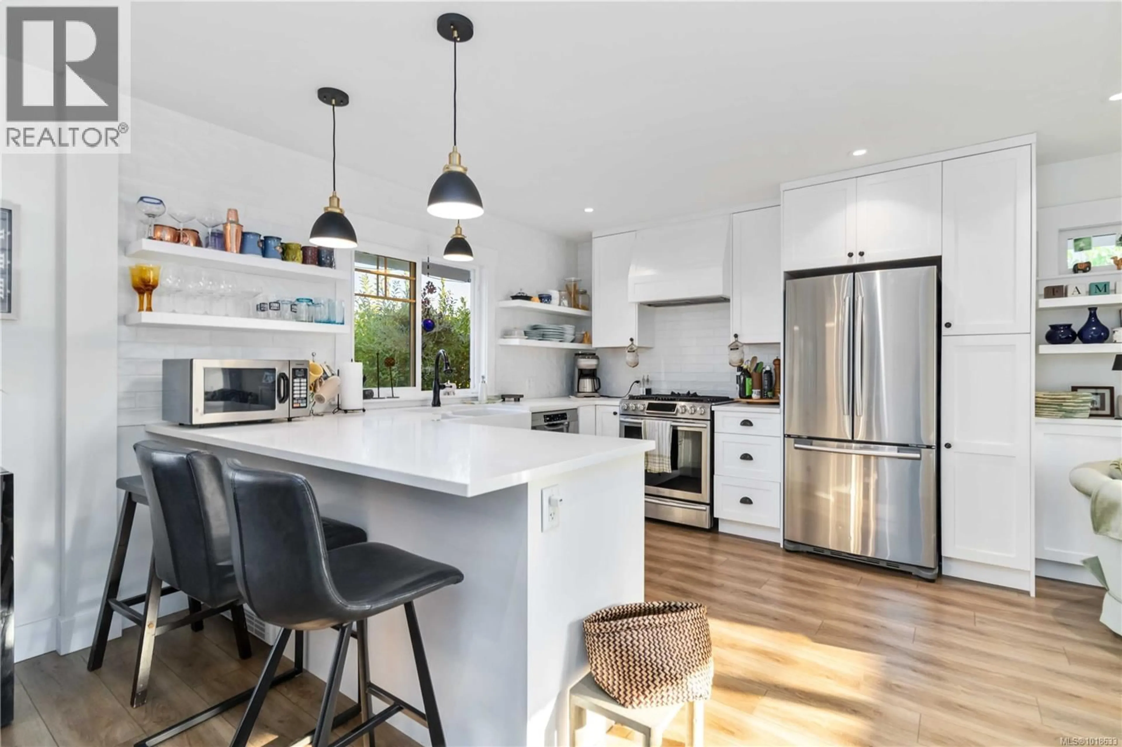 Open concept kitchen, unknown for 2951 DEAN AVENUE, Saanich British Columbia V8R4Y6