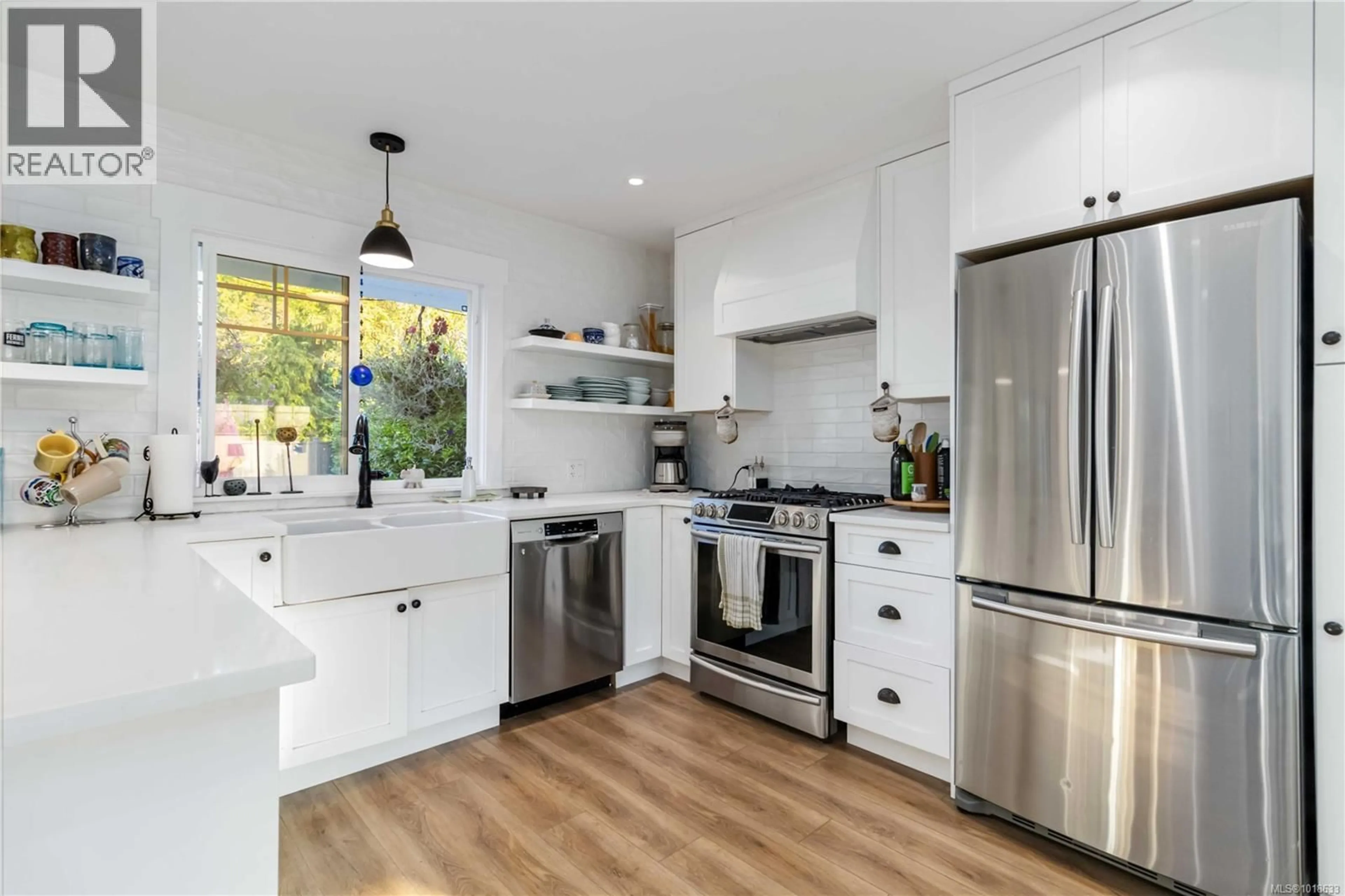 Contemporary kitchen, ceramic/tile floor for 2951 DEAN AVENUE, Saanich British Columbia V8R4Y6